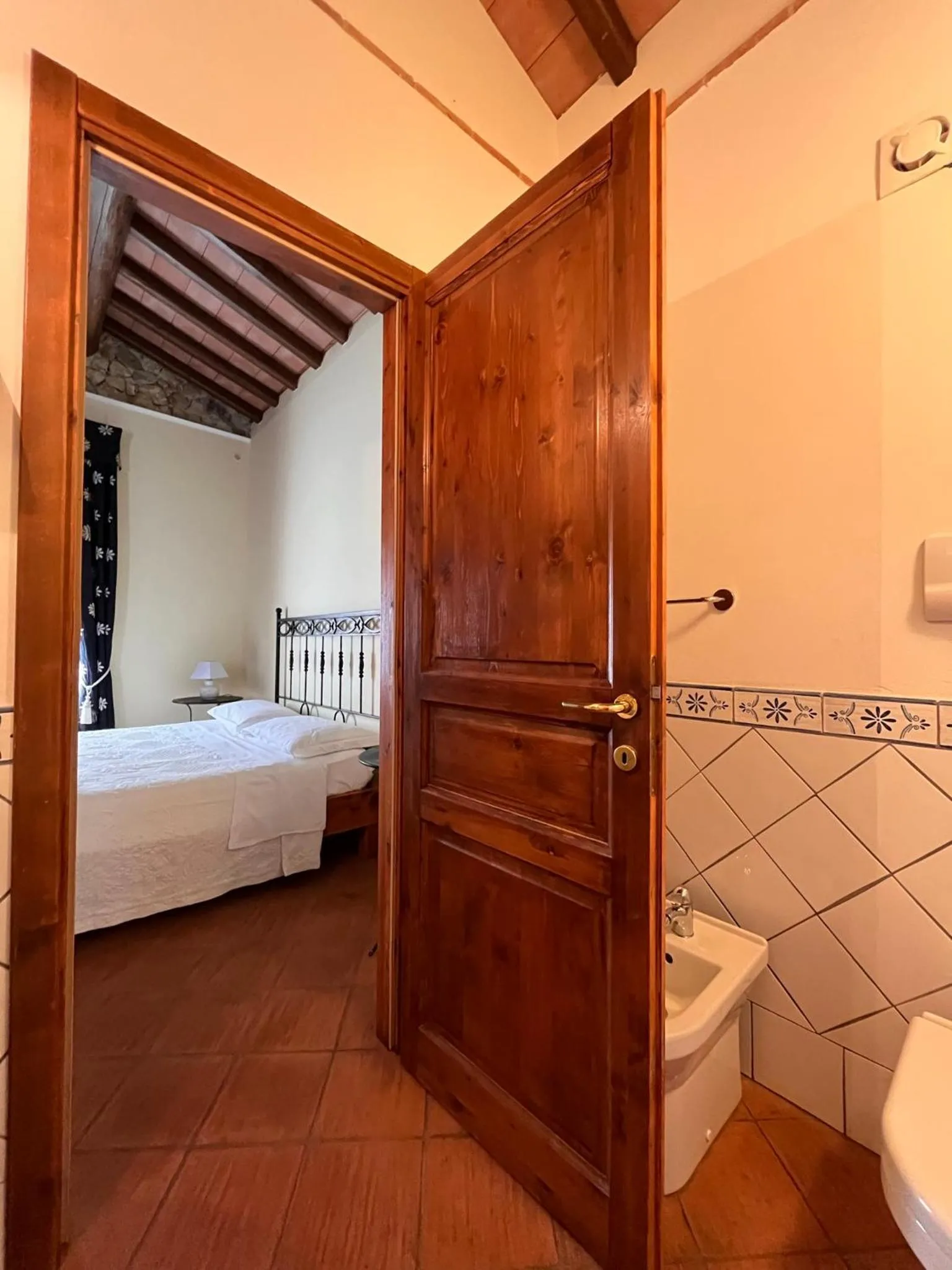 Bathroom, Bed in Villa Quiete