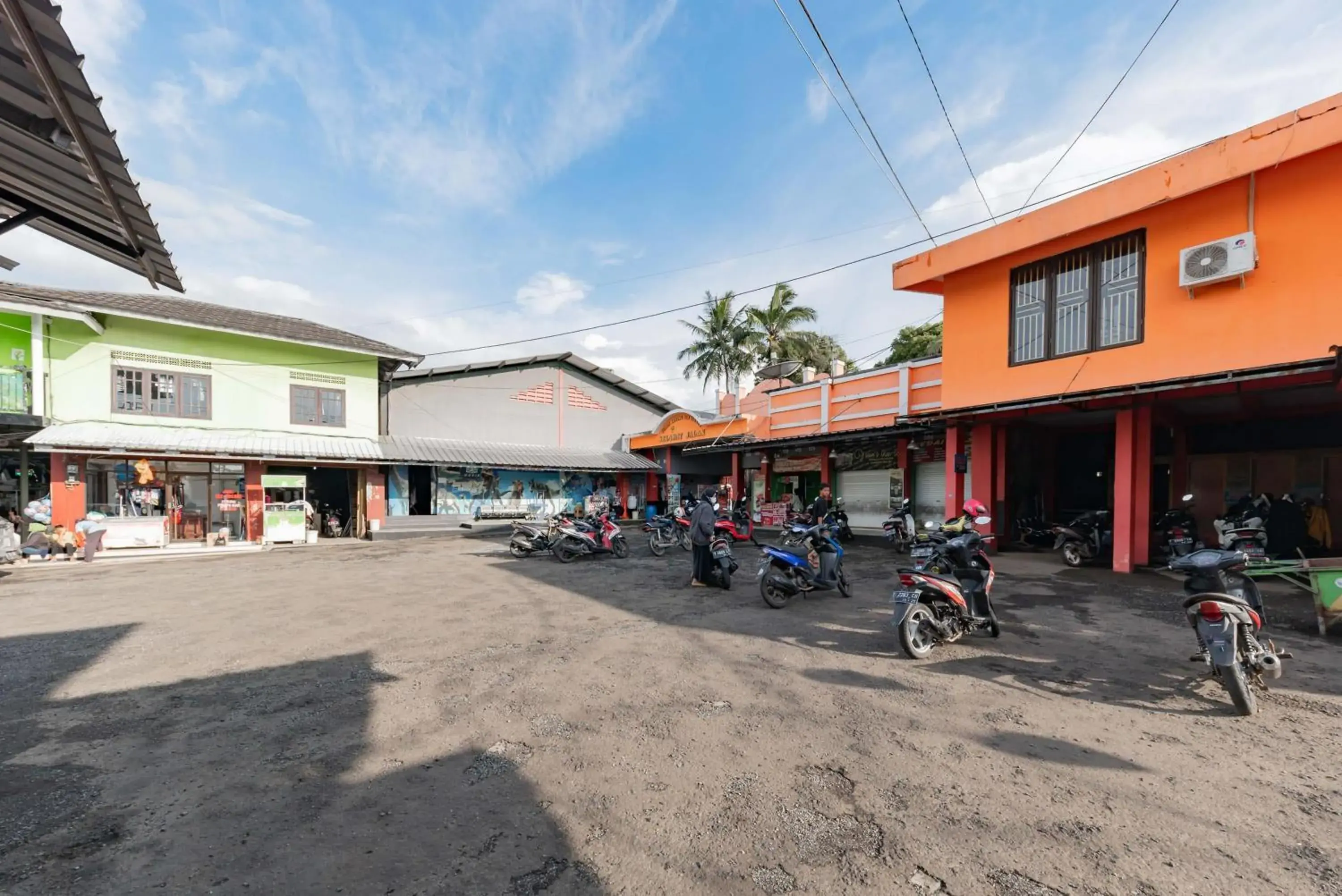 Facade/entrance in RedDoorz Resort Syariah @ Jaya Tirta Abadi Facade/entrance in RedDoorz Resort Syariah @ Jaya Tirta Abadi