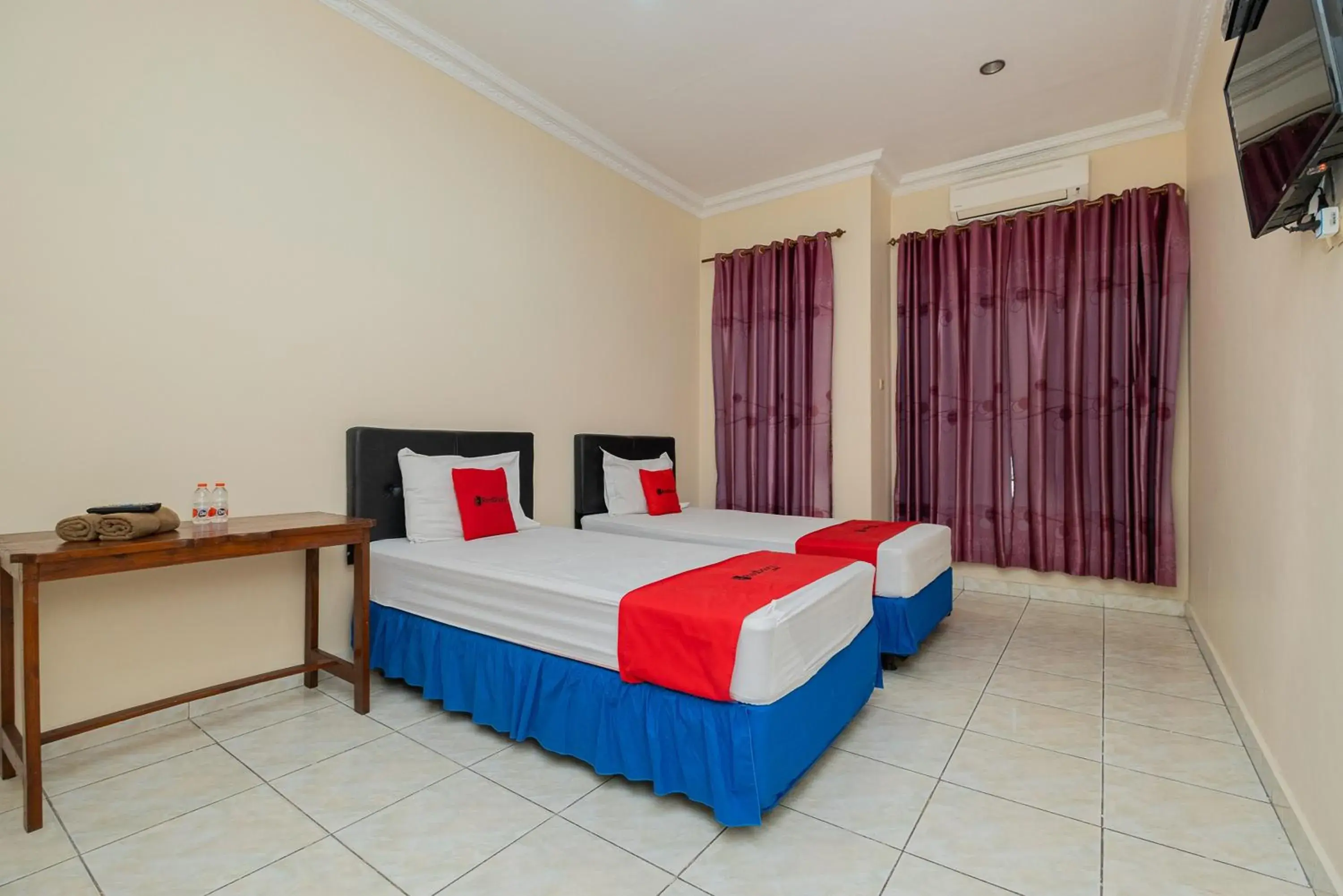 Bed in RedDoorz near Bojonegoro Train Station Bed in RedDoorz near Bojonegoro Train Station