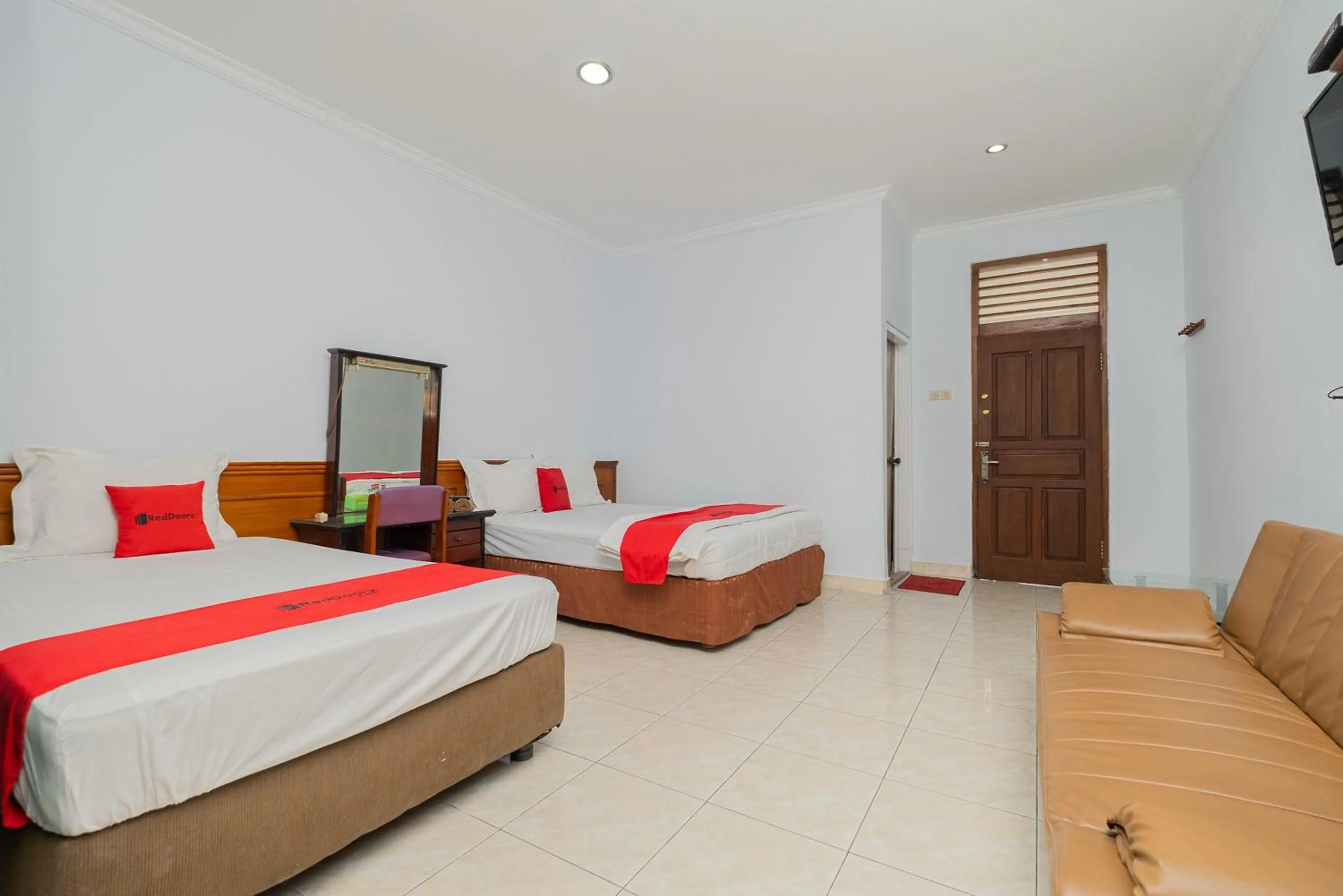 Bed in RedDoorz near Bojonegoro Train Station