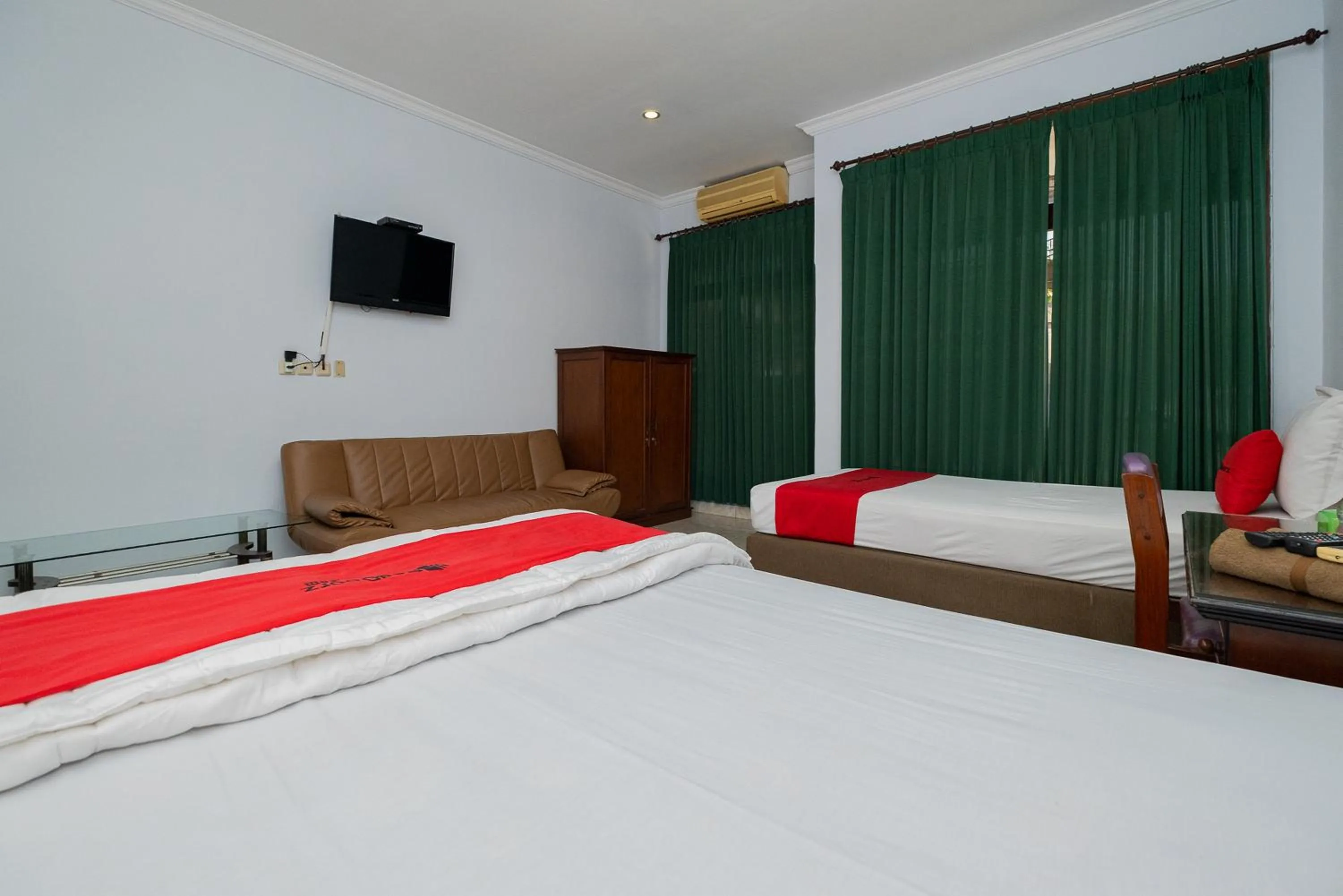 Bed in RedDoorz near Bojonegoro Train Station