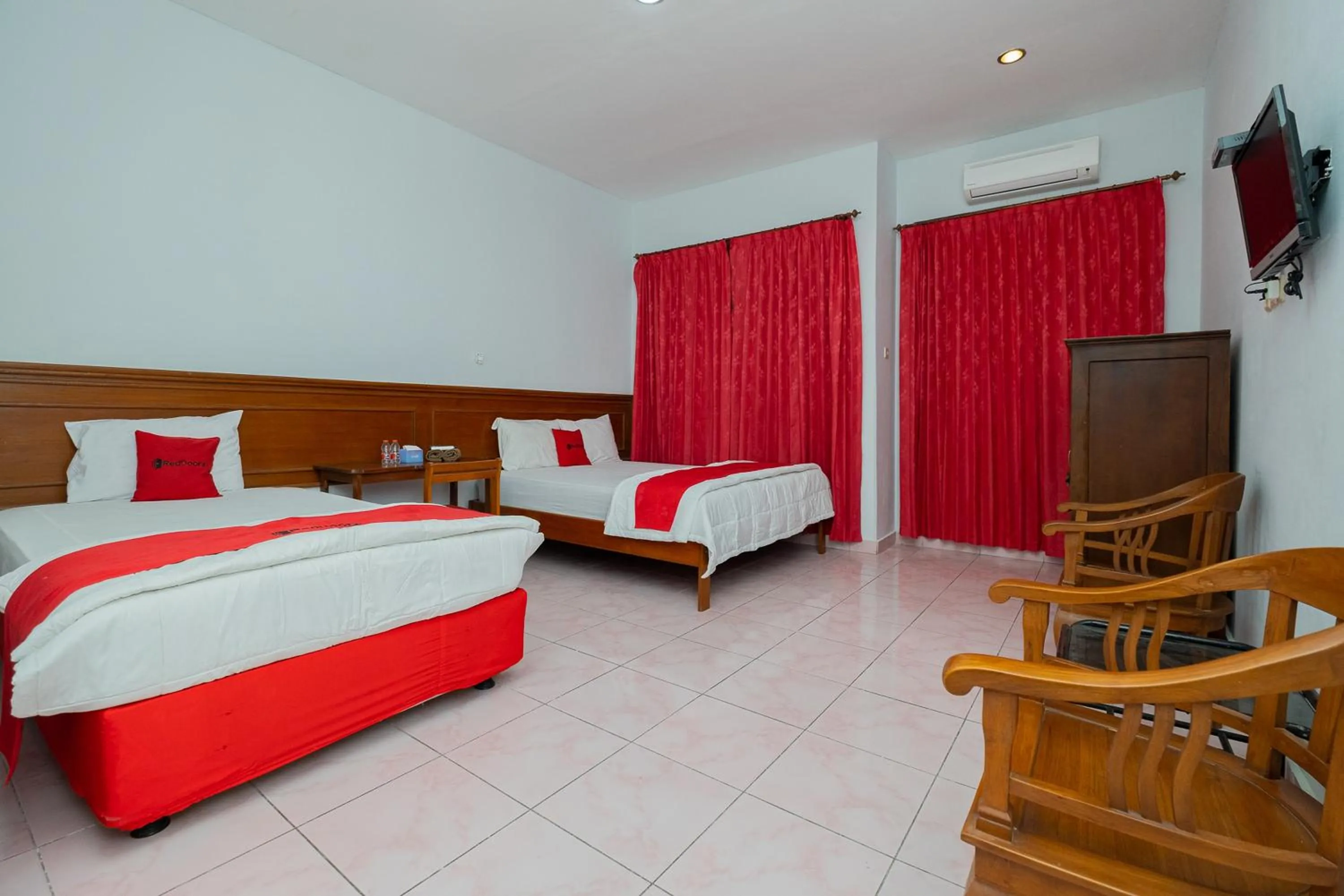 Bed in RedDoorz near Bojonegoro Train Station