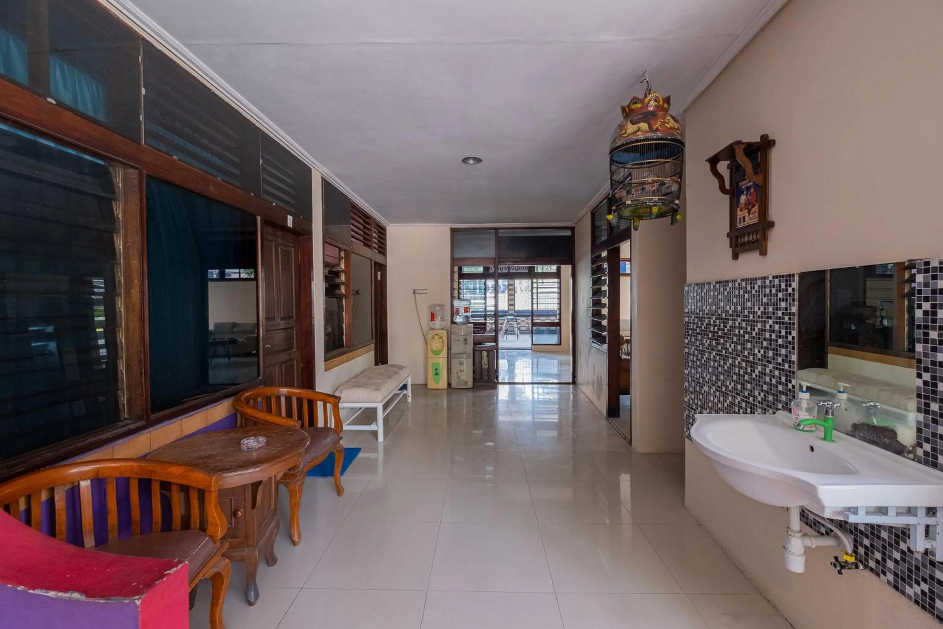 Seating area in RedDoorz near Bojonegoro Train Station