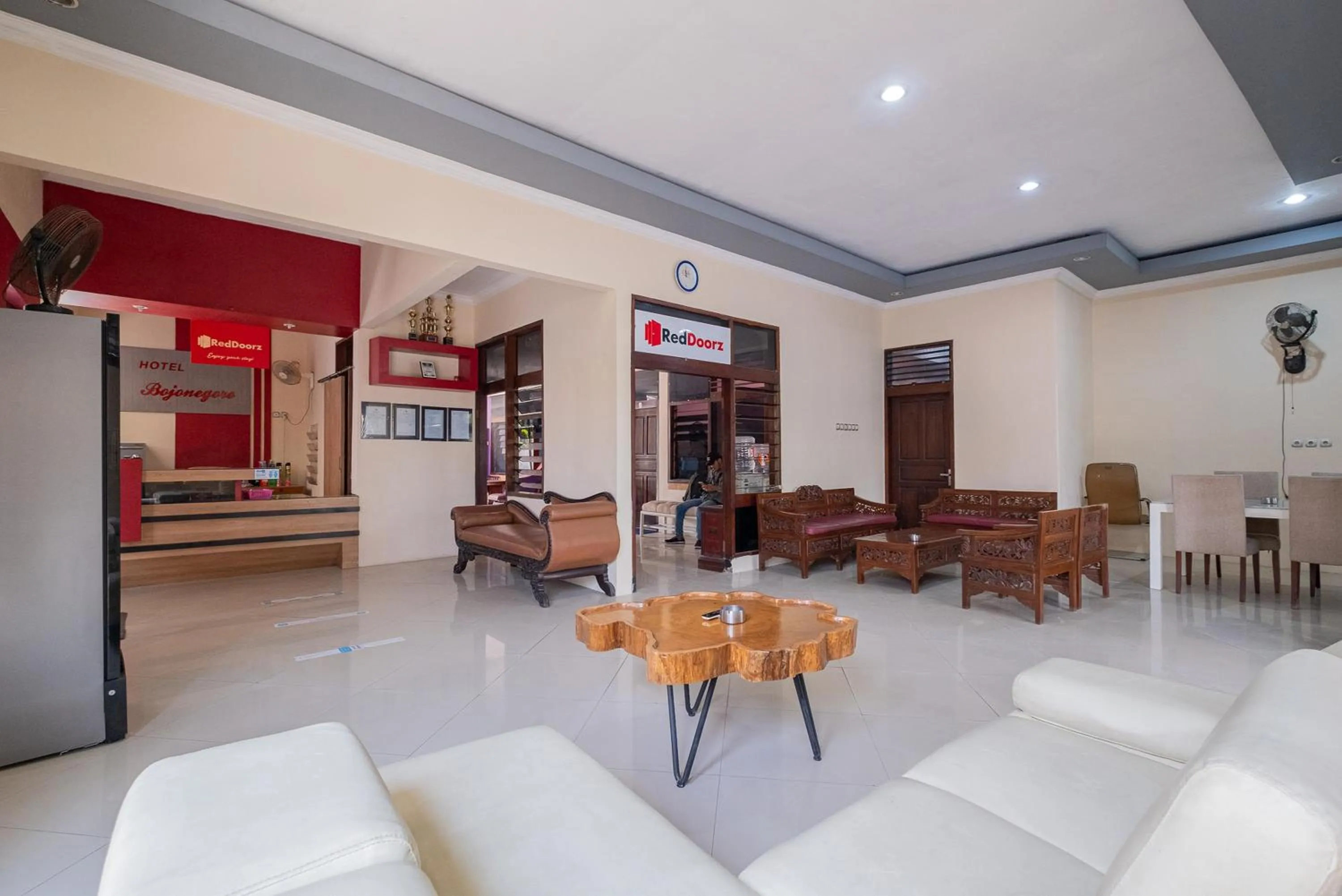 Lobby or reception in RedDoorz near Bojonegoro Train Station