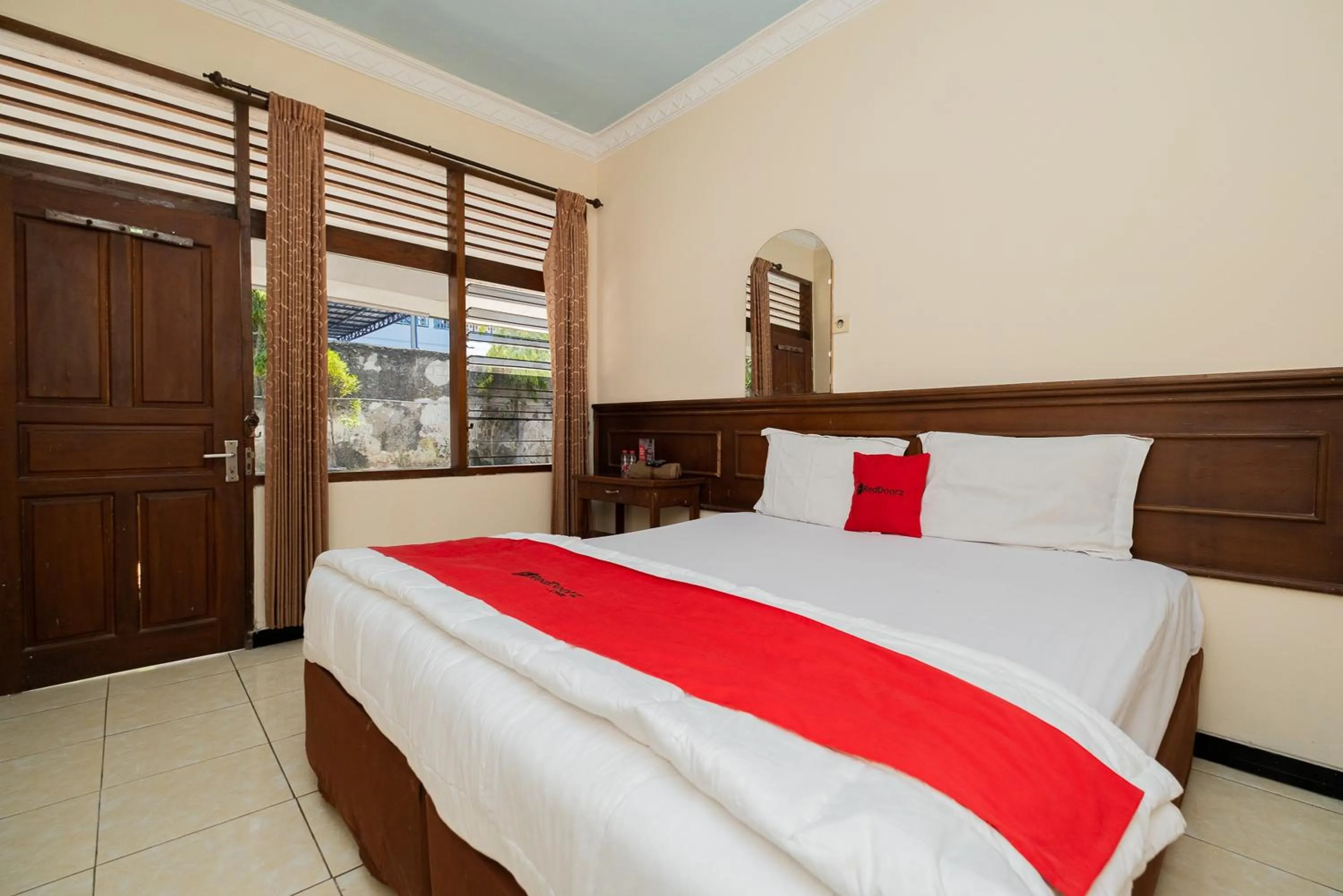 Bed in RedDoorz near Bojonegoro Train Station