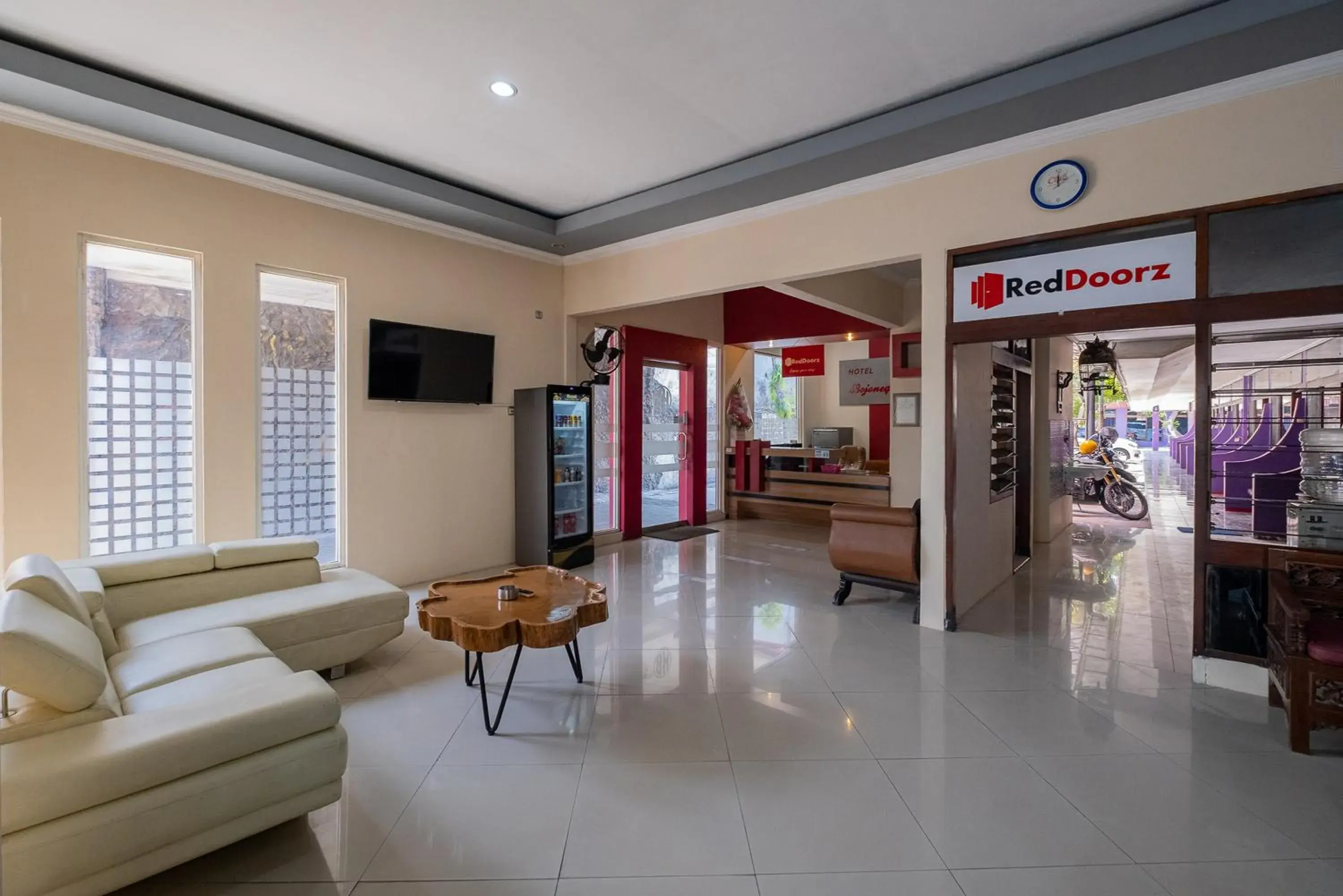 Lobby or reception in RedDoorz near Bojonegoro Train Station Lobby or reception in RedDoorz near Bojonegoro Train Station