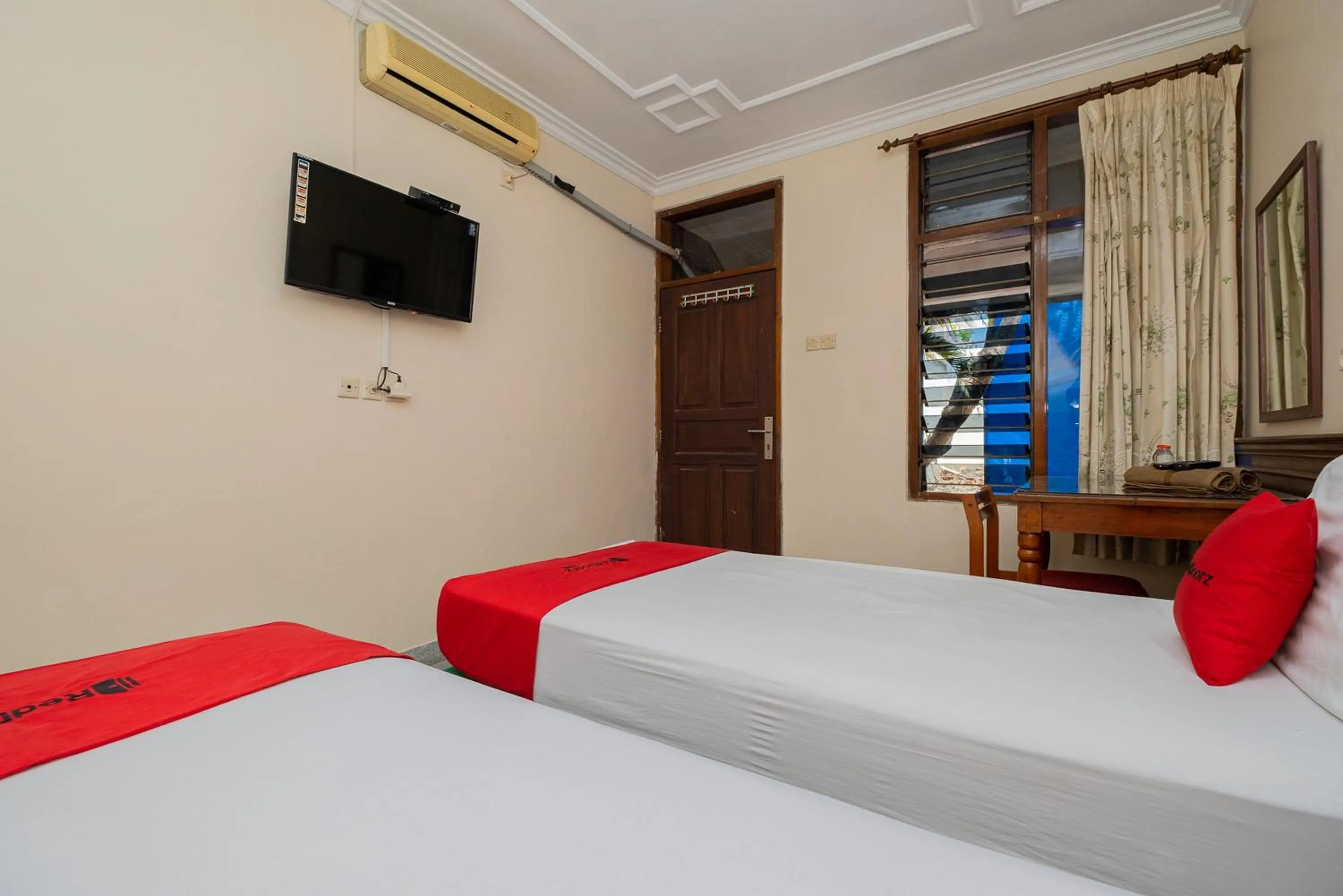 Bed in RedDoorz near Bojonegoro Train Station