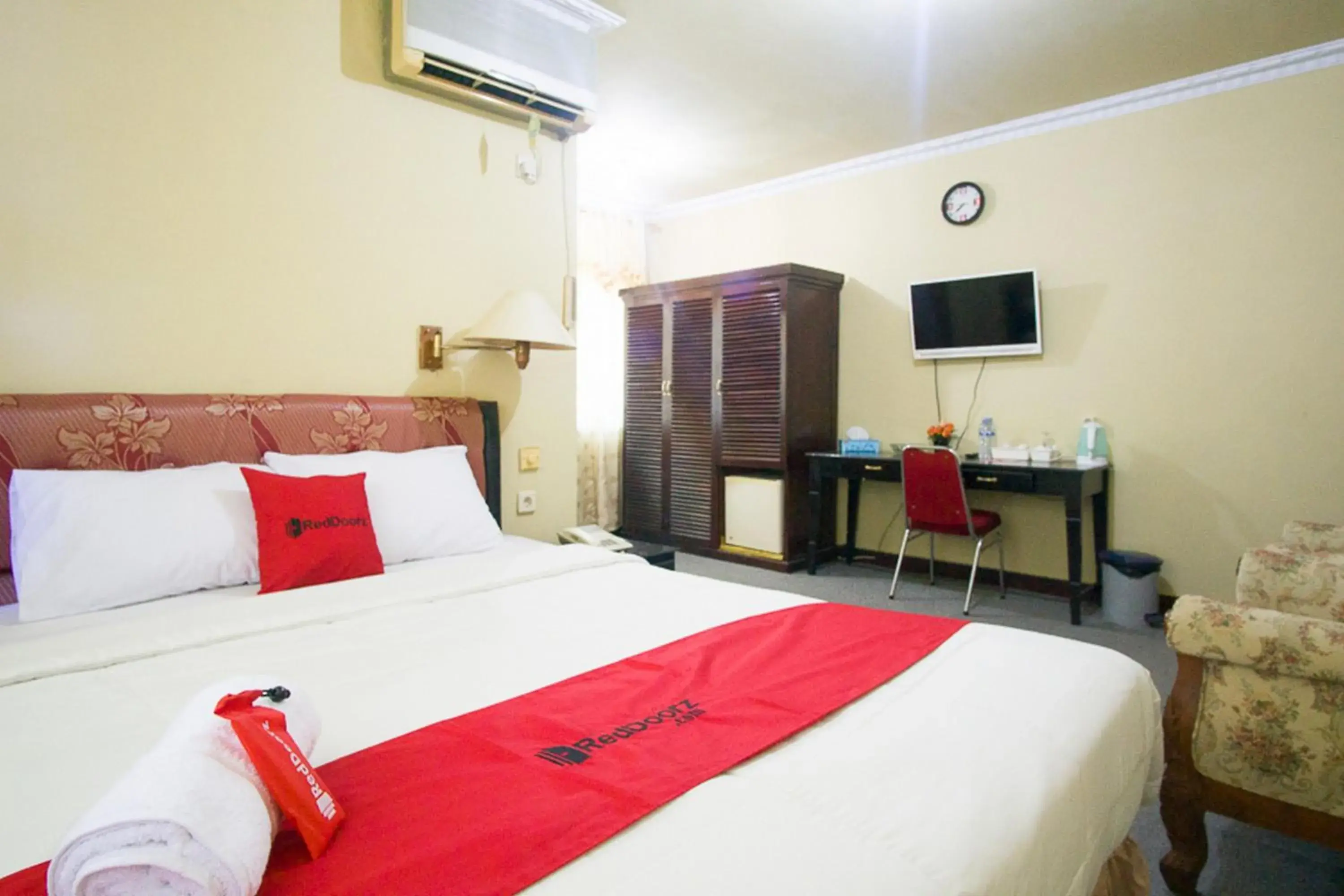 Bedroom, Bed in RedDoorz plus near Pelabuhan Bitung Bedroom, Bed in RedDoorz plus near Pelabuhan Bitung