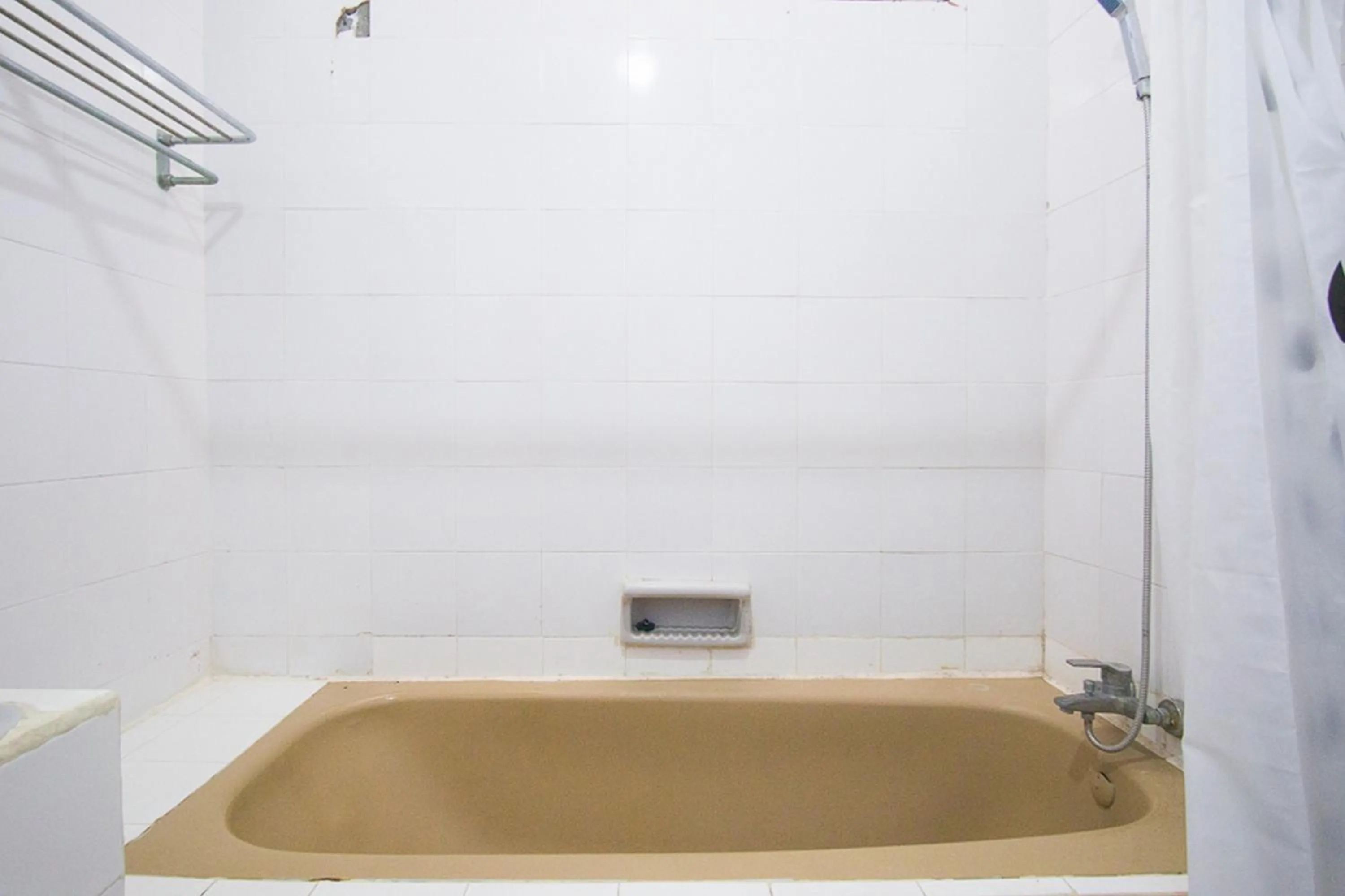 Bathroom in RedDoorz plus near Pelabuhan Bitung