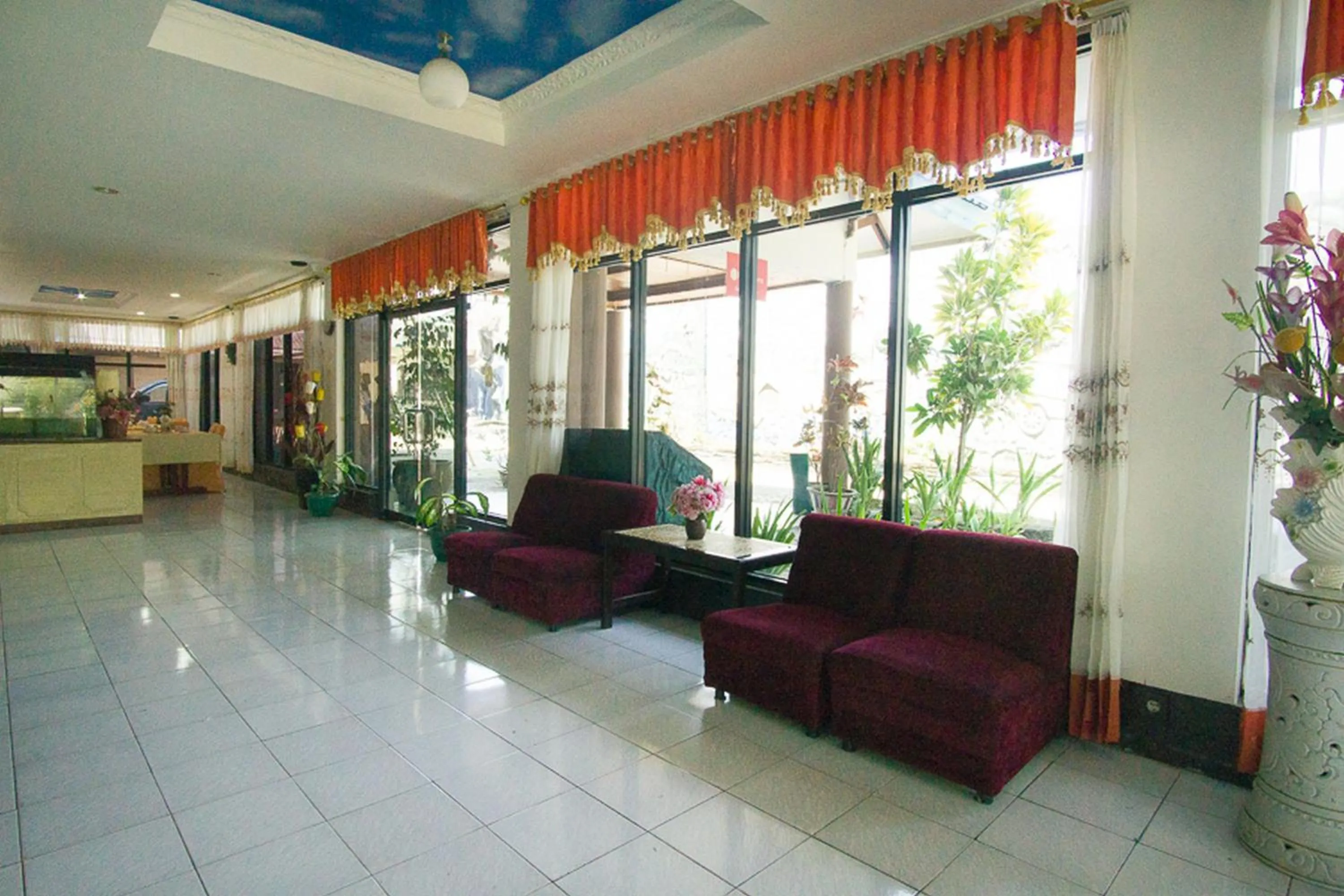 Lobby or reception in RedDoorz plus near Pelabuhan Bitung