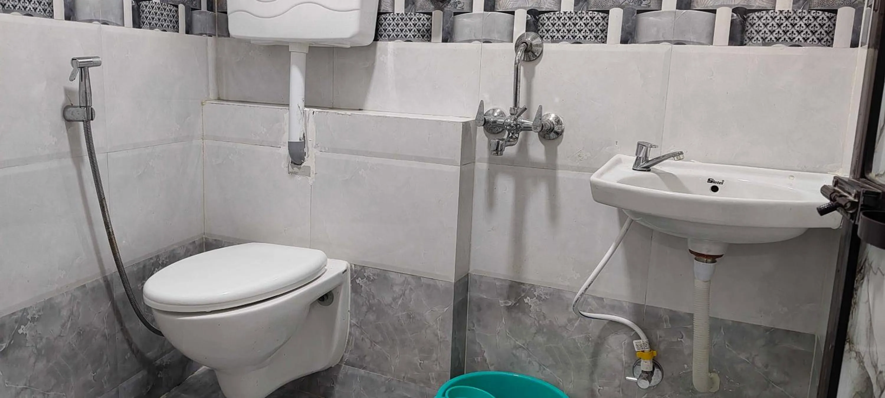 Bathroom in Hotel O Sargam Lodging And Boarding