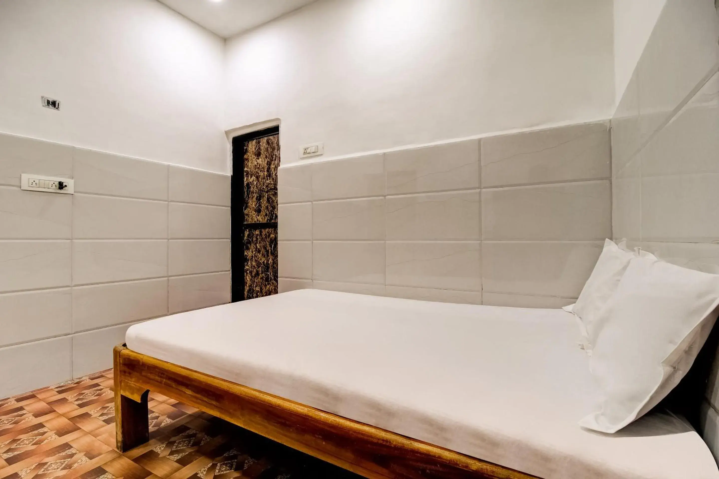 Standard Double Room - single occupancy in Hotel O Sargam Lodging And Boarding Standard Double Room - single occupancy in Hotel O Sargam Lodging And Boarding