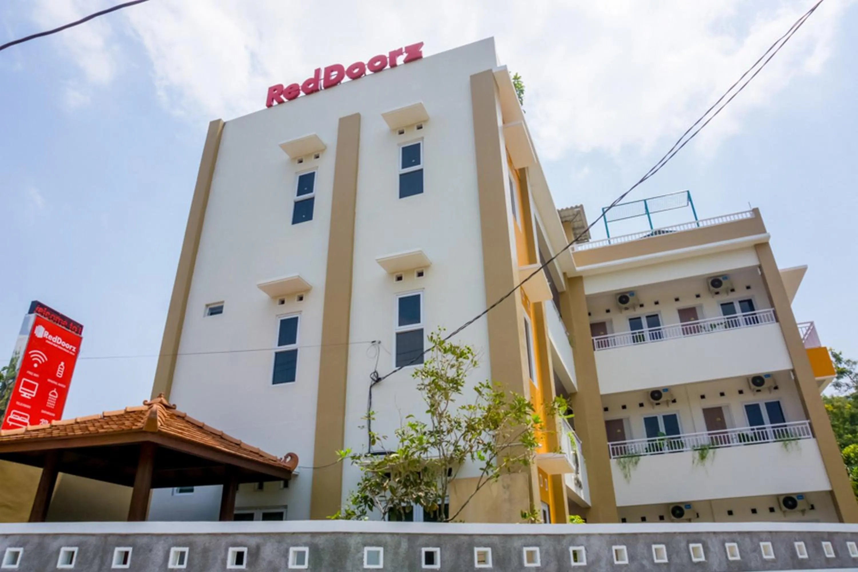 Property building in RedDoorz Syariah near Taman Pelangi Monjali