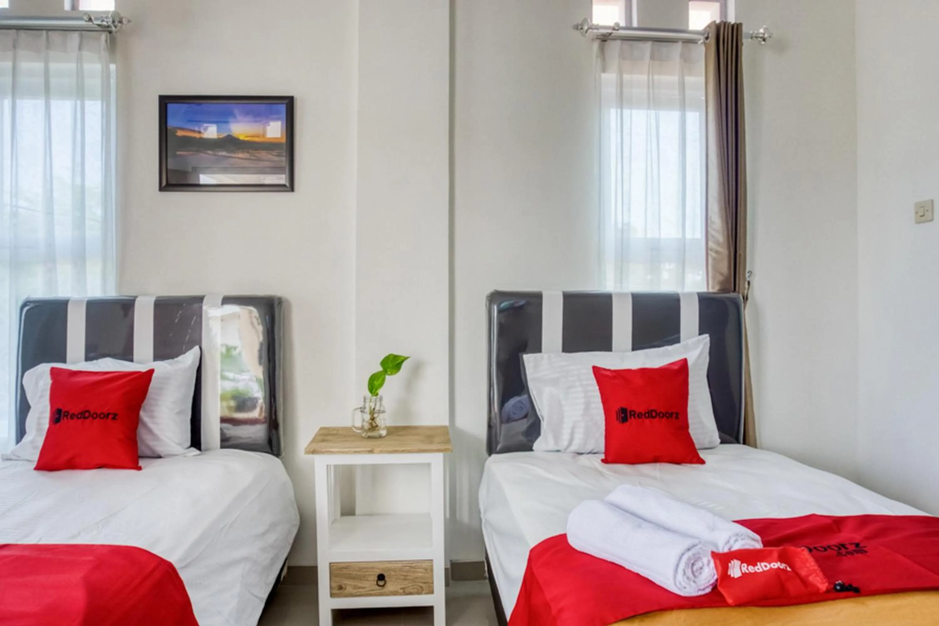 Bed in RedDoorz Syariah near Taman Pelangi Monjali