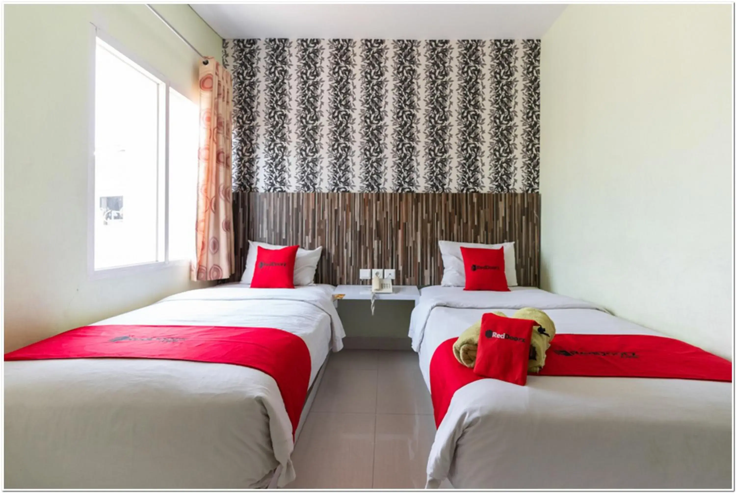 Bedroom, Bed in RedDoorz Plus at Hertasning Area Makassar Bedroom, Bed in RedDoorz Plus at Hertasning Area Makassar