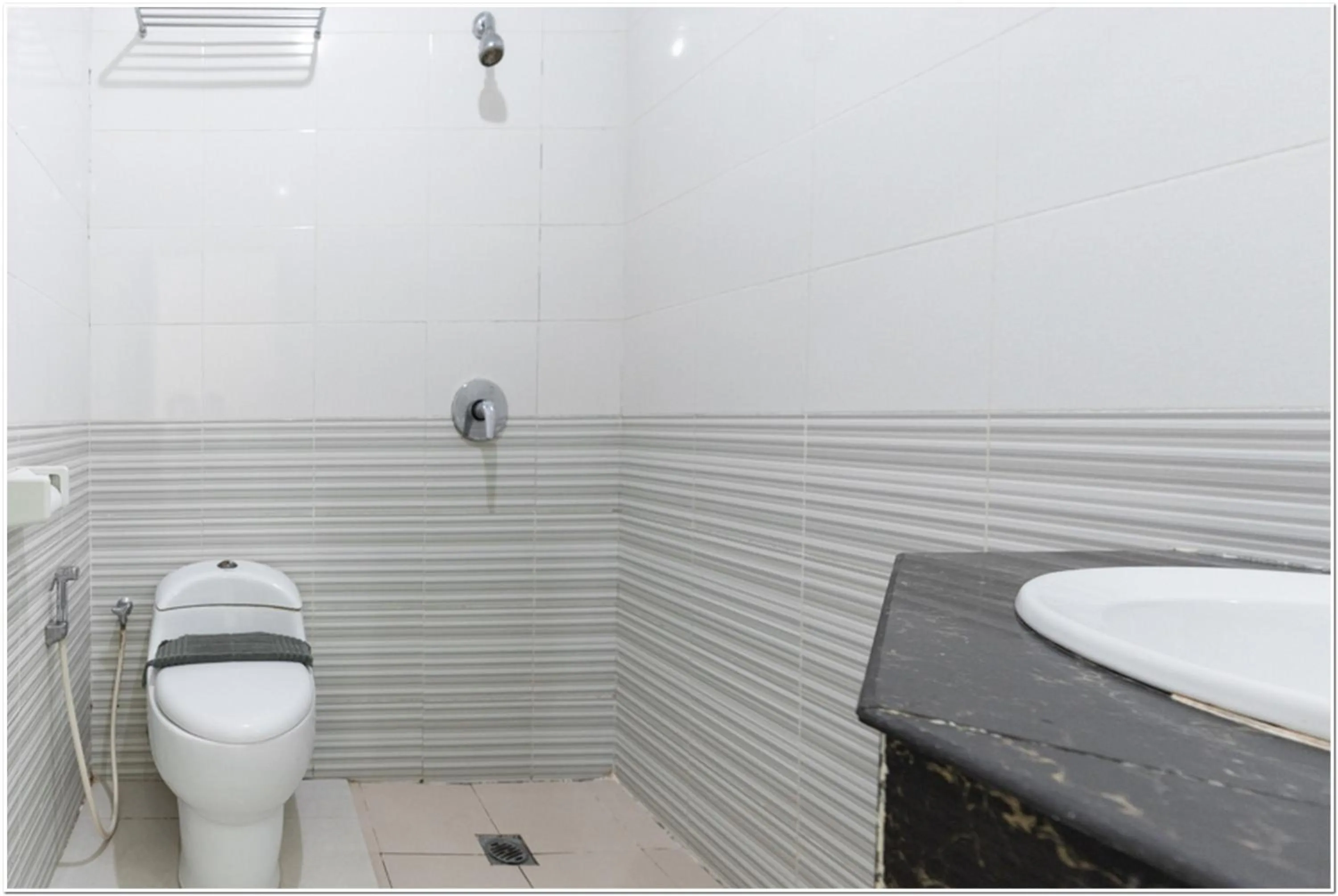Bathroom in RedDoorz Plus at Hertasning Area Makassar
