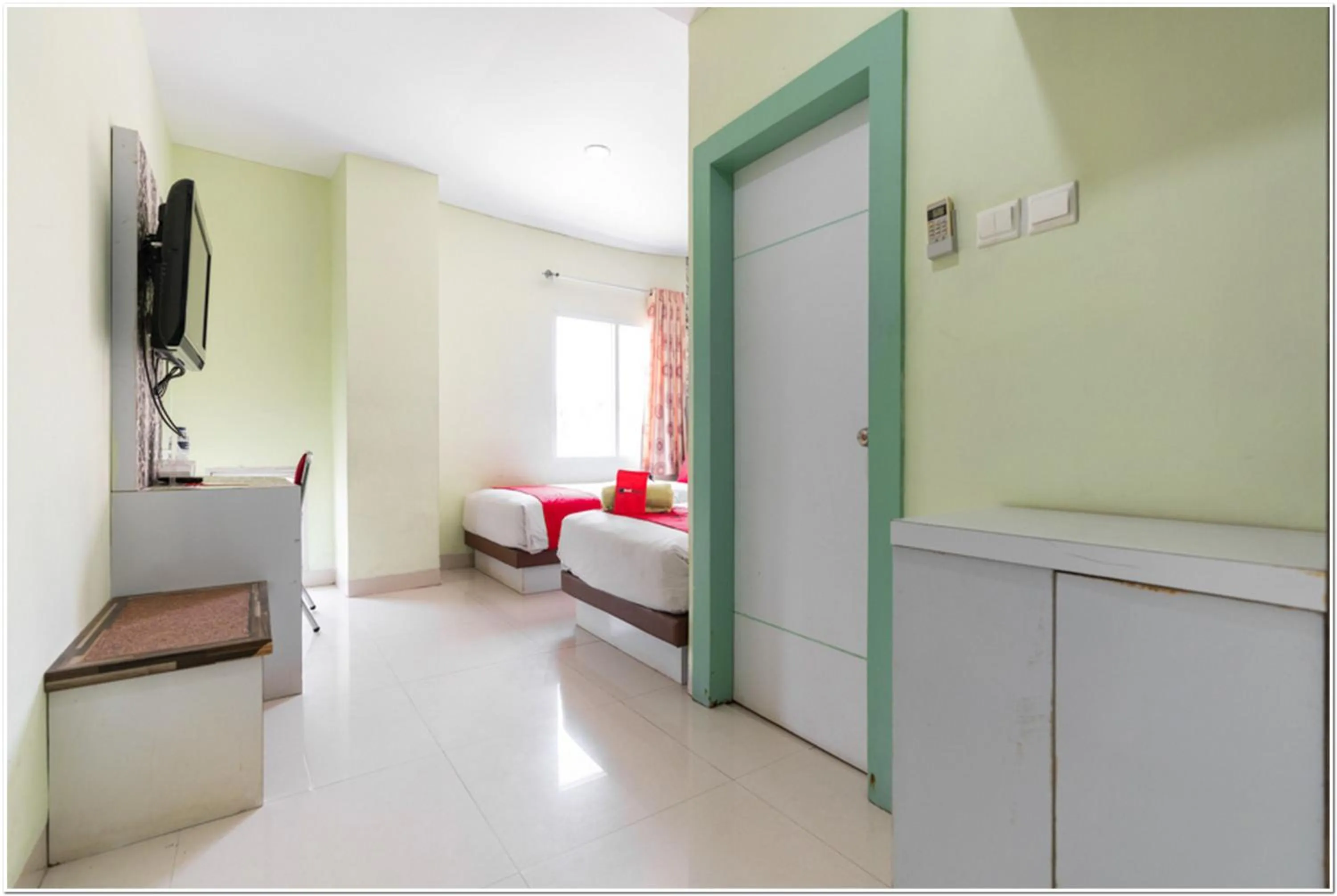 Bedroom, Bed in RedDoorz Plus at Hertasning Area Makassar