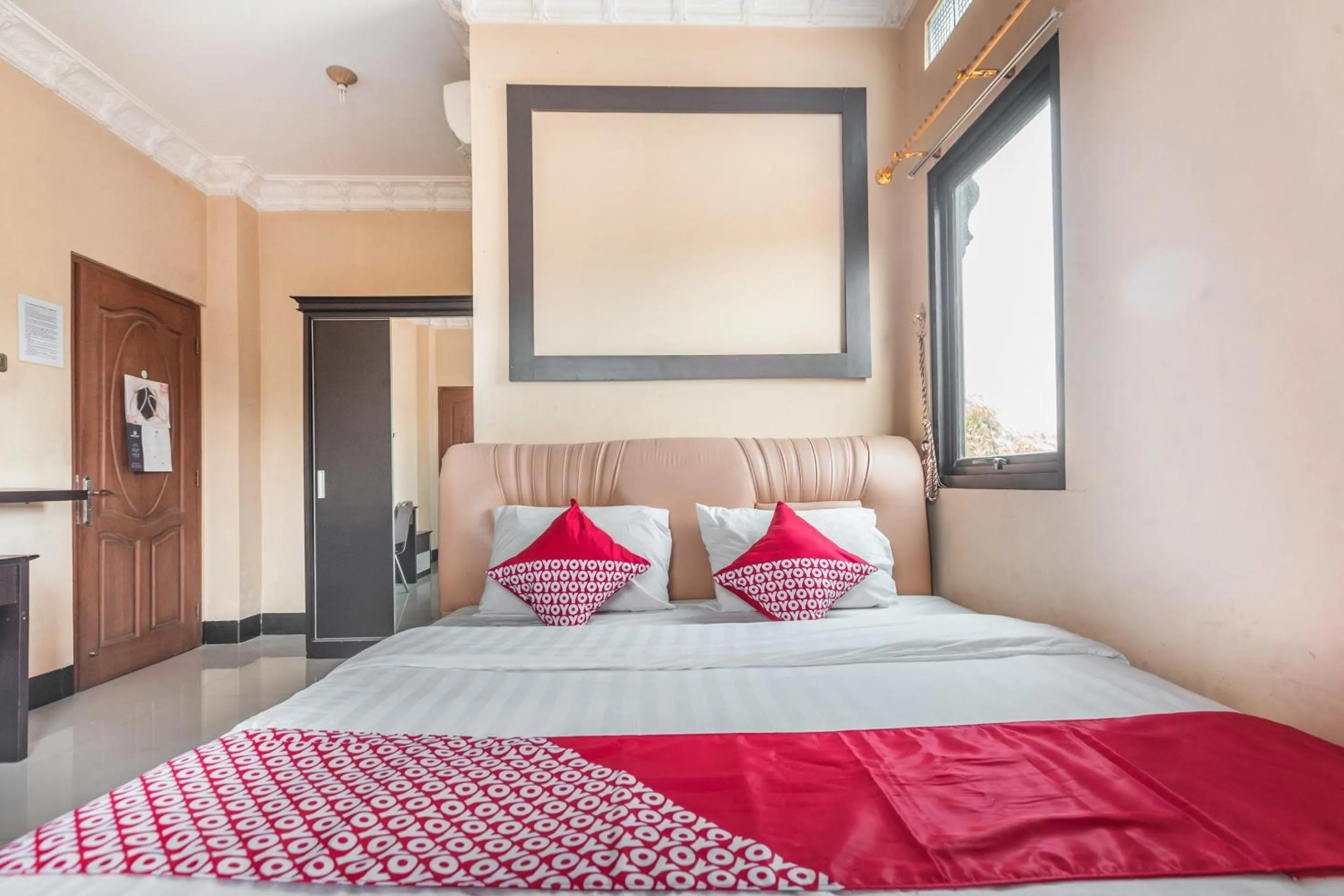 Bedroom in SUPER OYO 1640 Fallinda Hotel