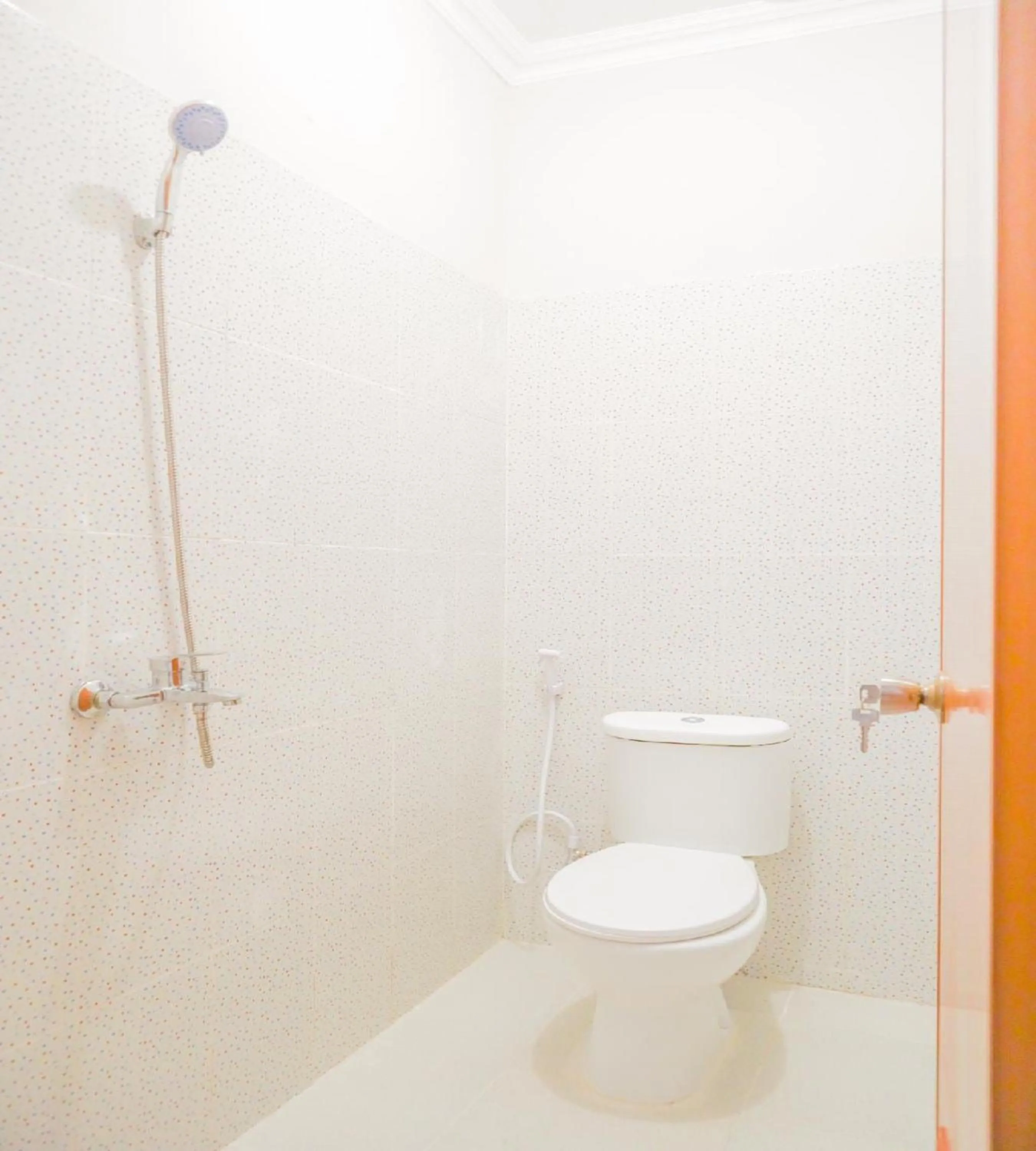 Bathroom in Hotel O Axl Residence