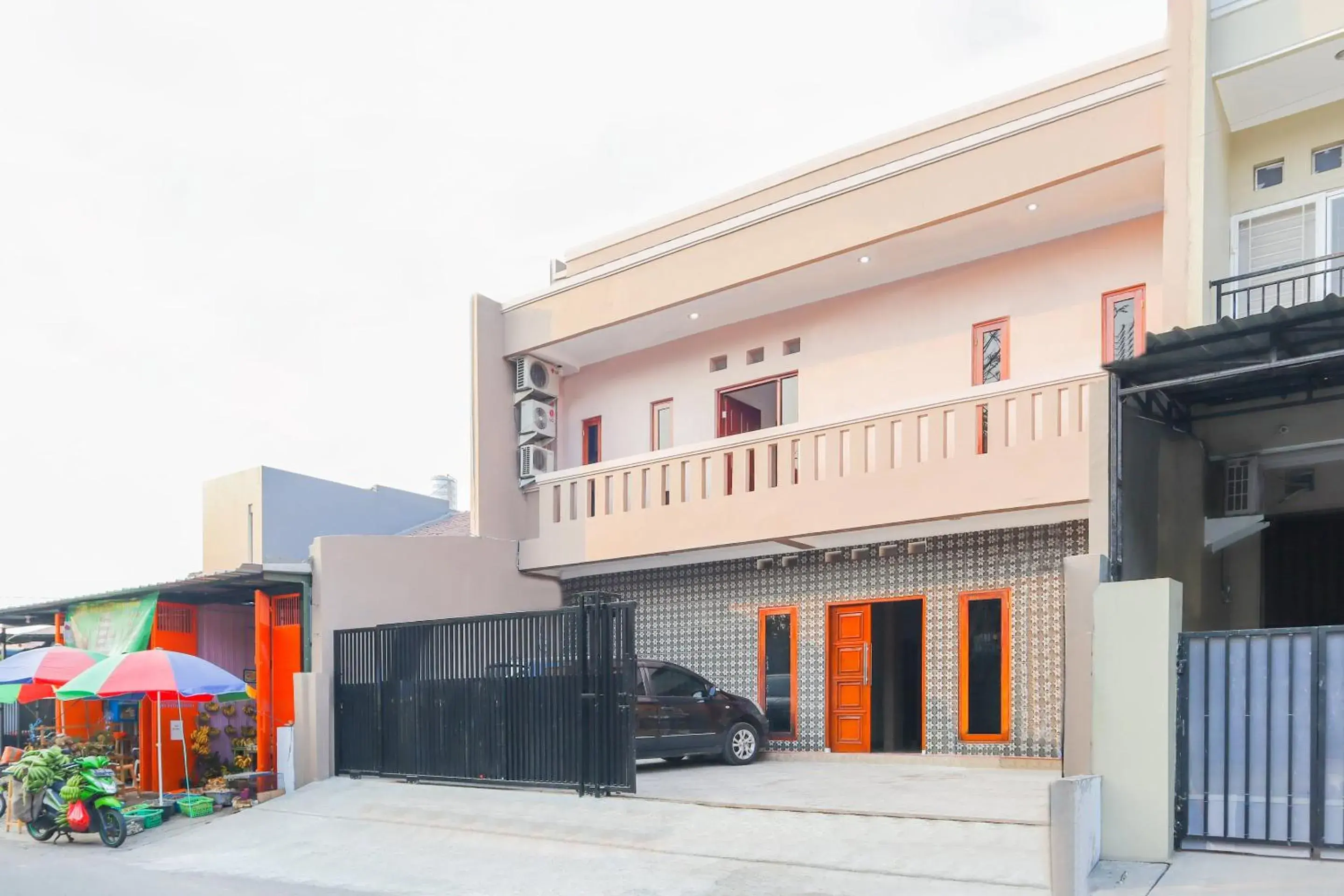 Facade/entrance in Hotel O Axl Residence Facade/entrance in Hotel O Axl Residence