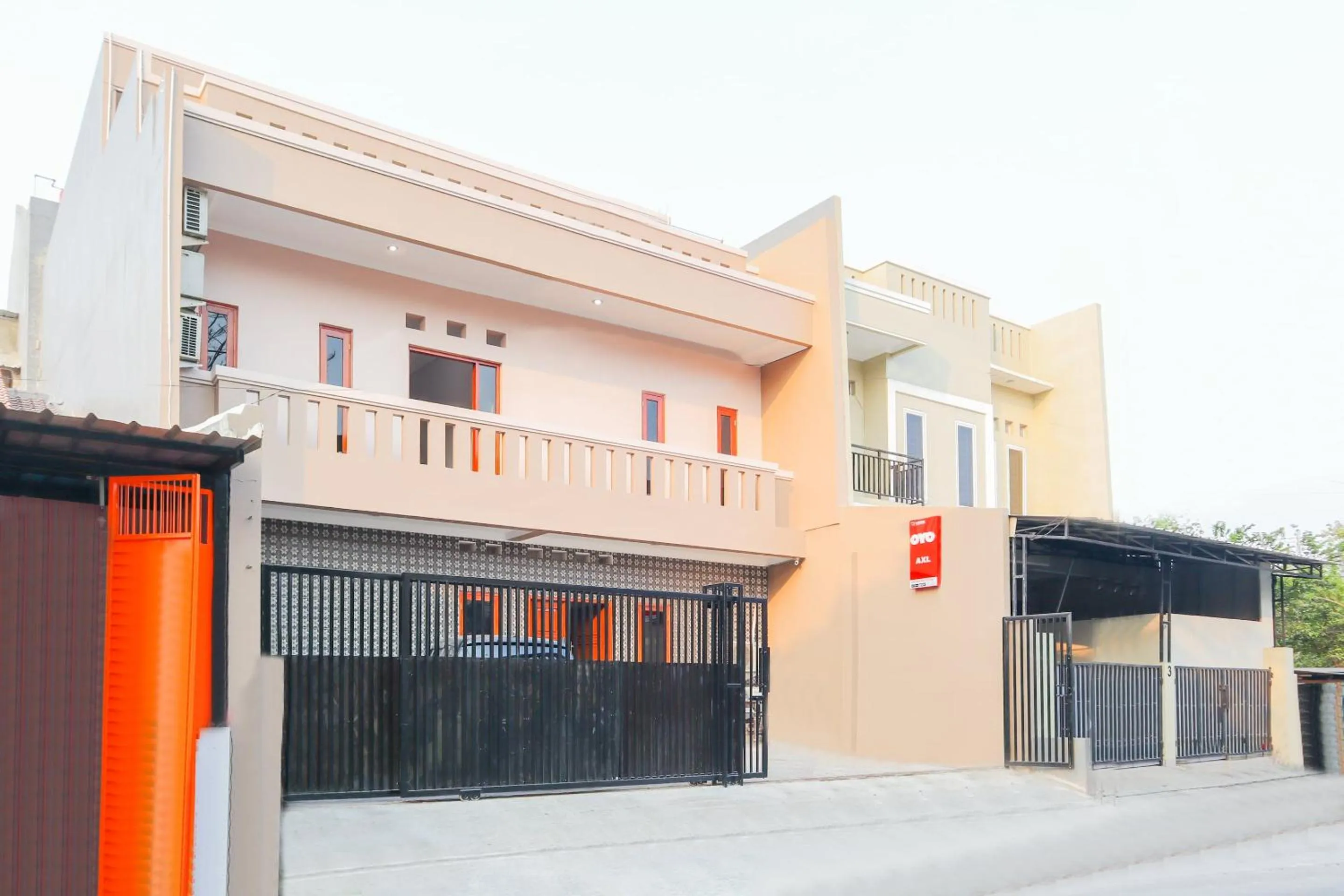 Facade/entrance in Hotel O Axl Residence