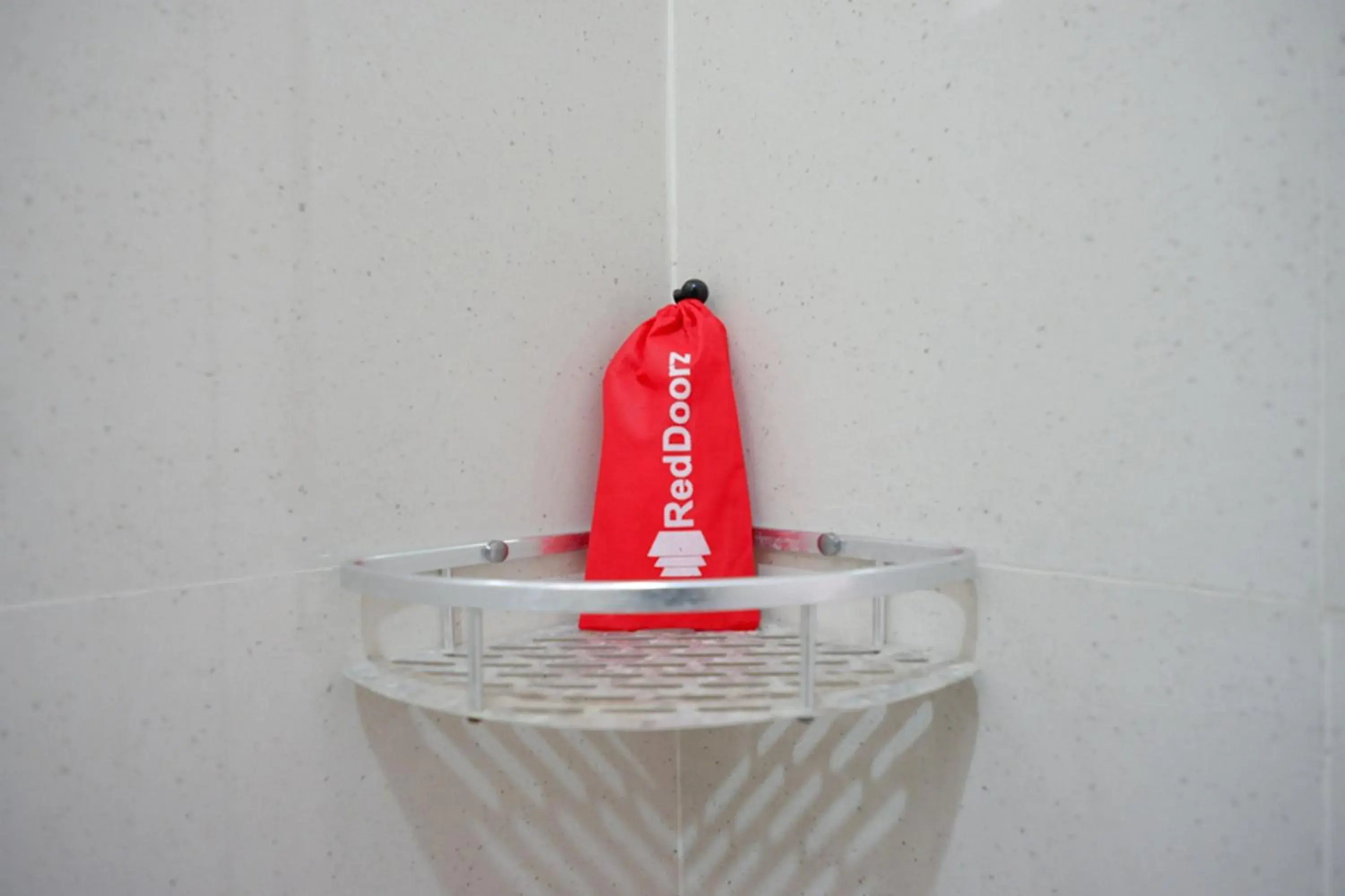 Bathroom in RedDoorz Plus Syariah near Stasiun Tegal 2 Bathroom in RedDoorz Plus Syariah near Stasiun Tegal 2