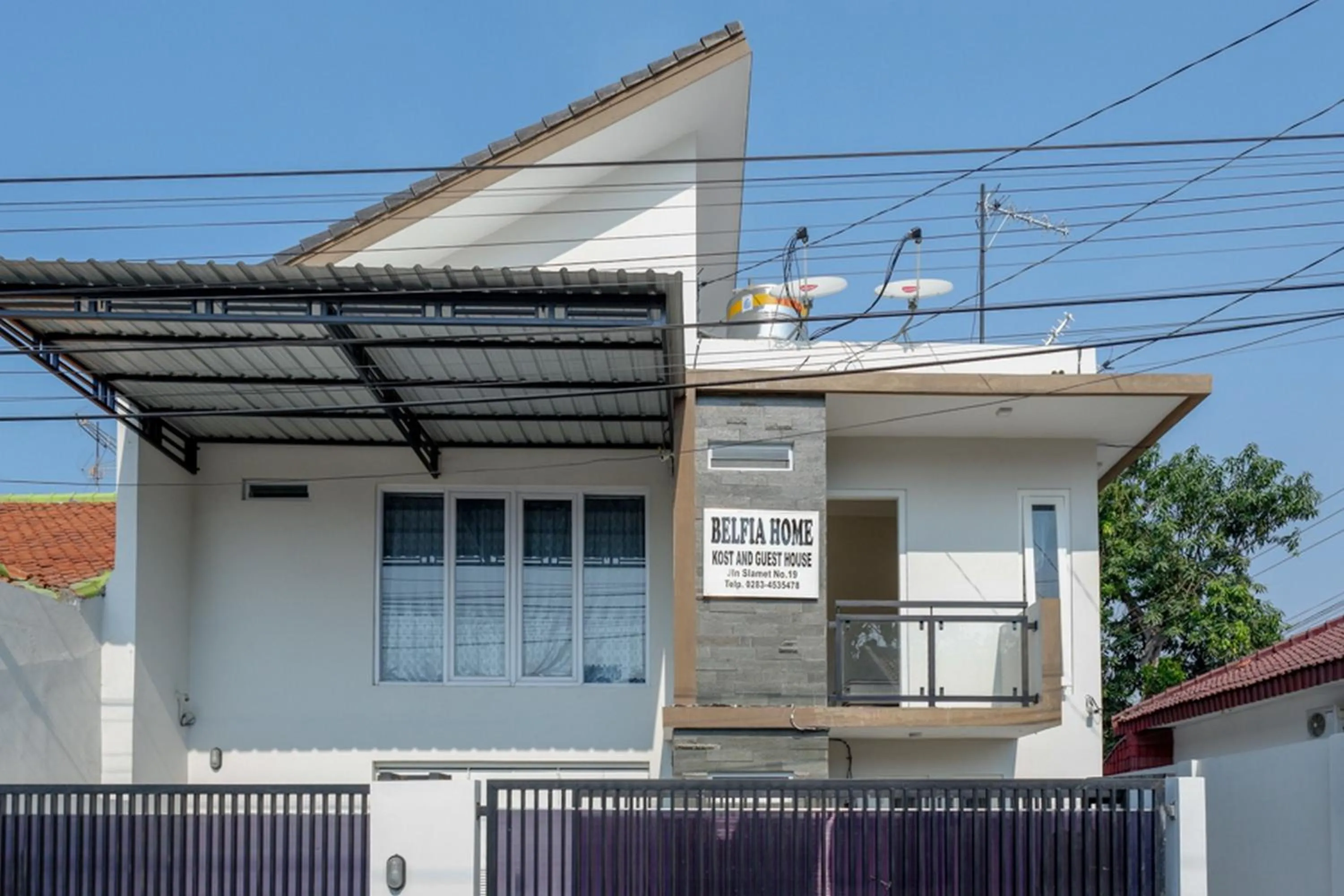 Property building in RedDoorz Plus Syariah near Stasiun Tegal 2