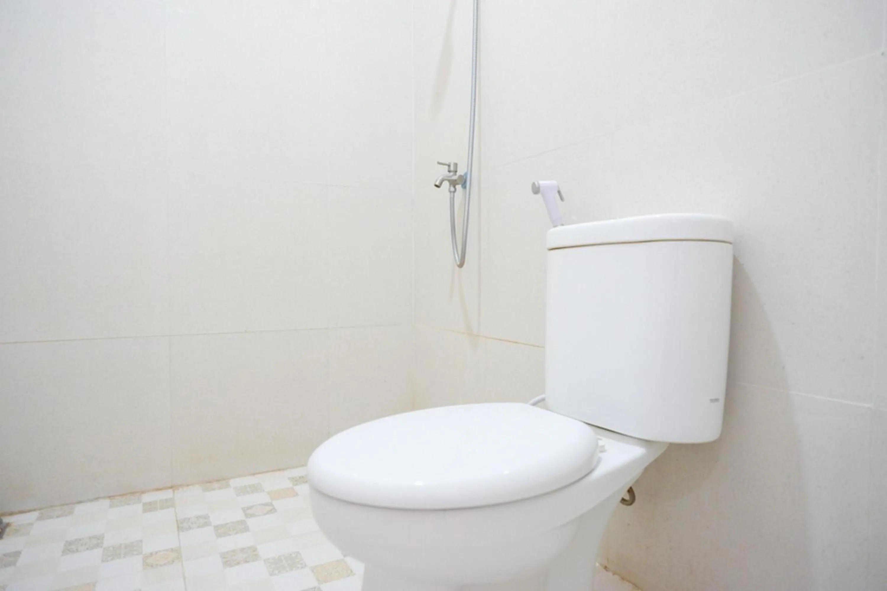 Bathroom in RedDoorz Plus Syariah near Stasiun Tegal 2