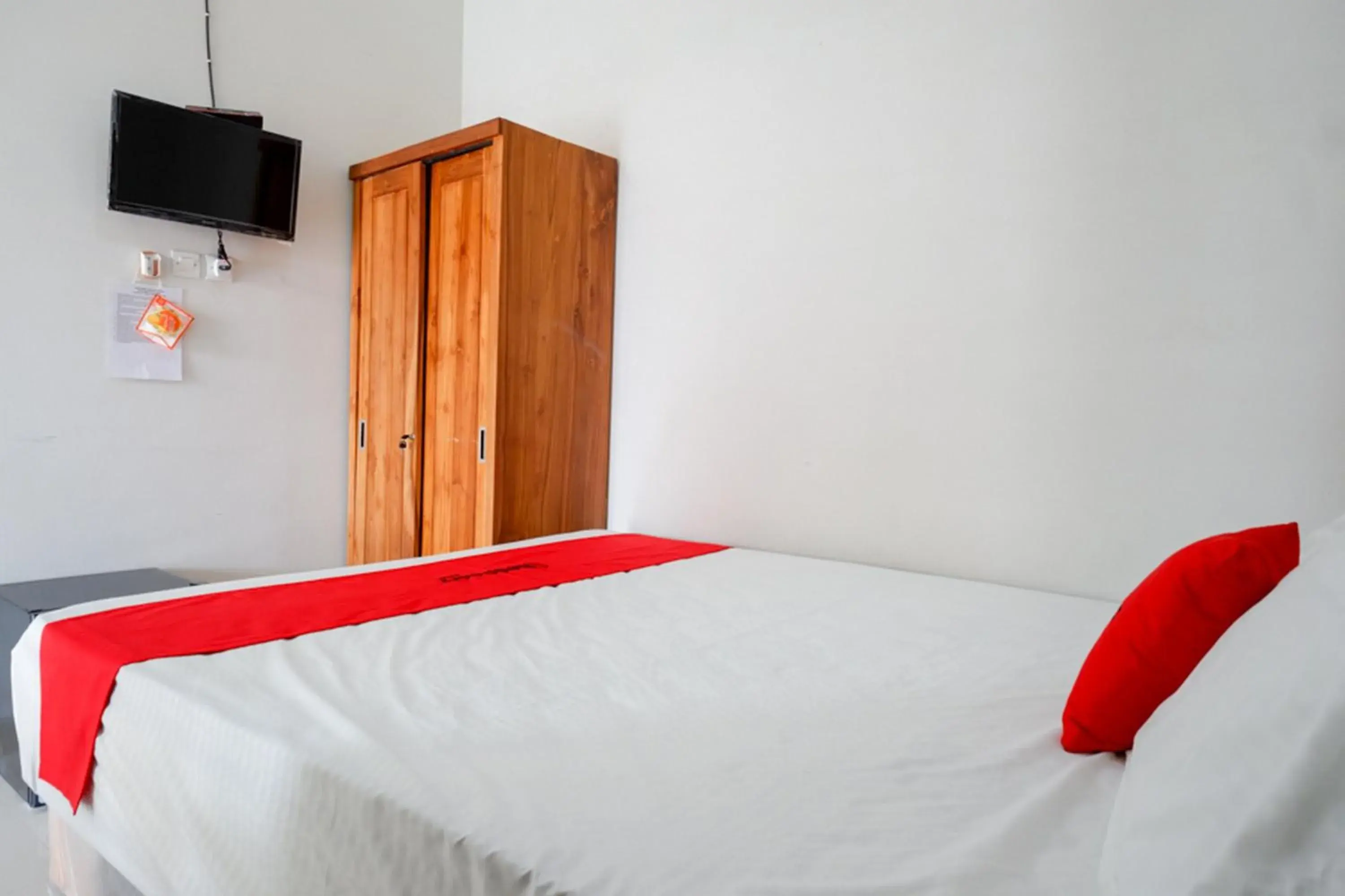 Bed in RedDoorz Plus Syariah near Stasiun Tegal 2 Bed in RedDoorz Plus Syariah near Stasiun Tegal 2