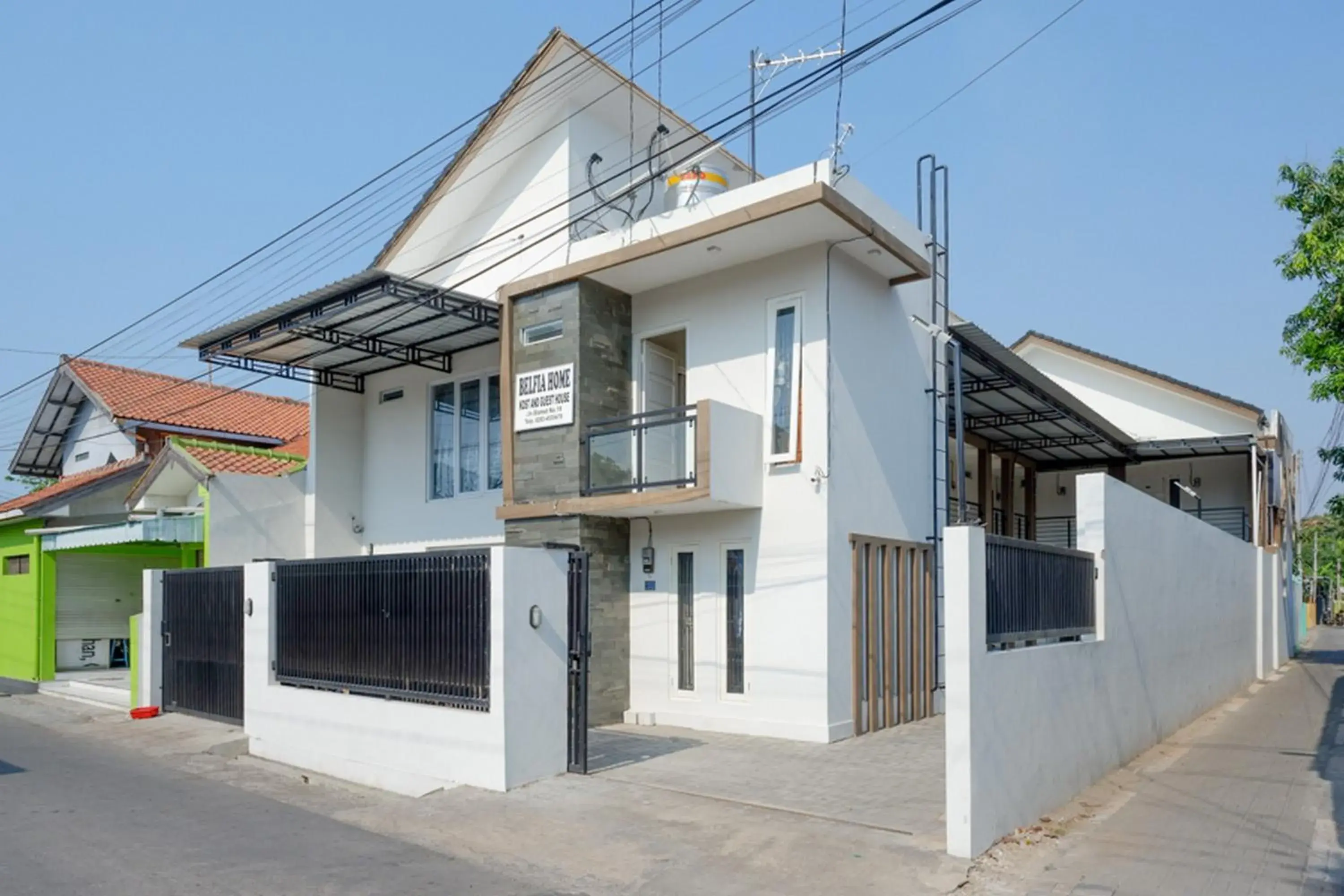 Property building in RedDoorz Plus Syariah near Stasiun Tegal 2 Property building in RedDoorz Plus Syariah near Stasiun Tegal 2