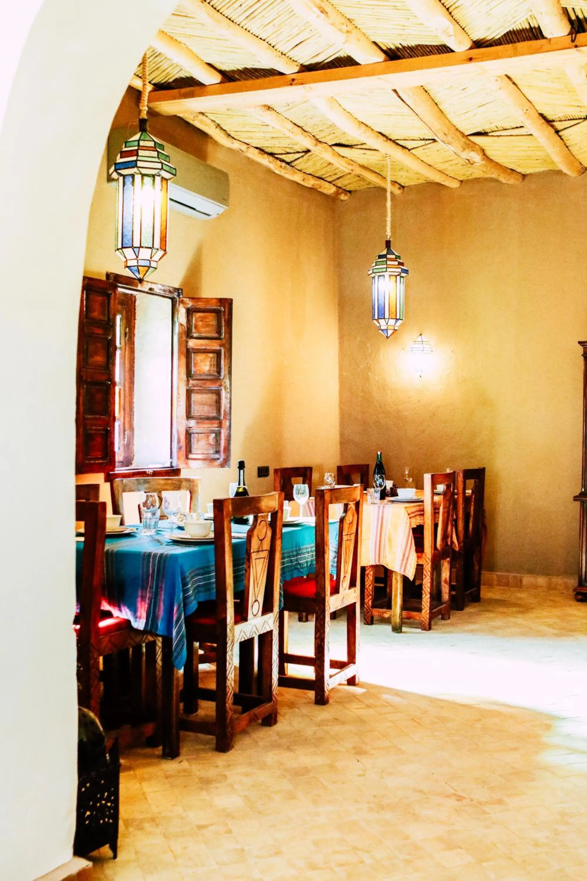 Restaurant/places to eat in Riad Caravasar