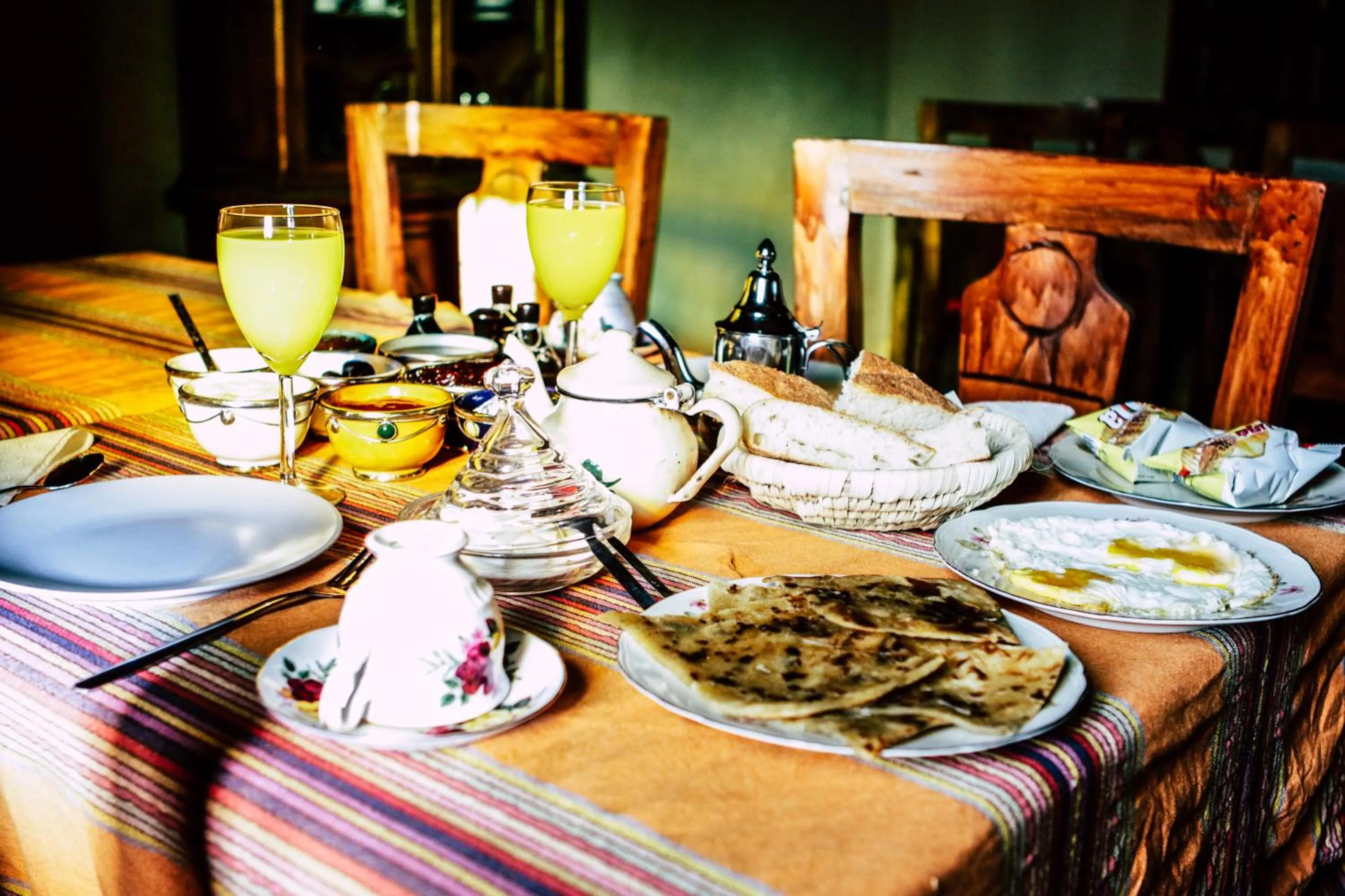 Restaurant/places to eat in Riad Caravasar