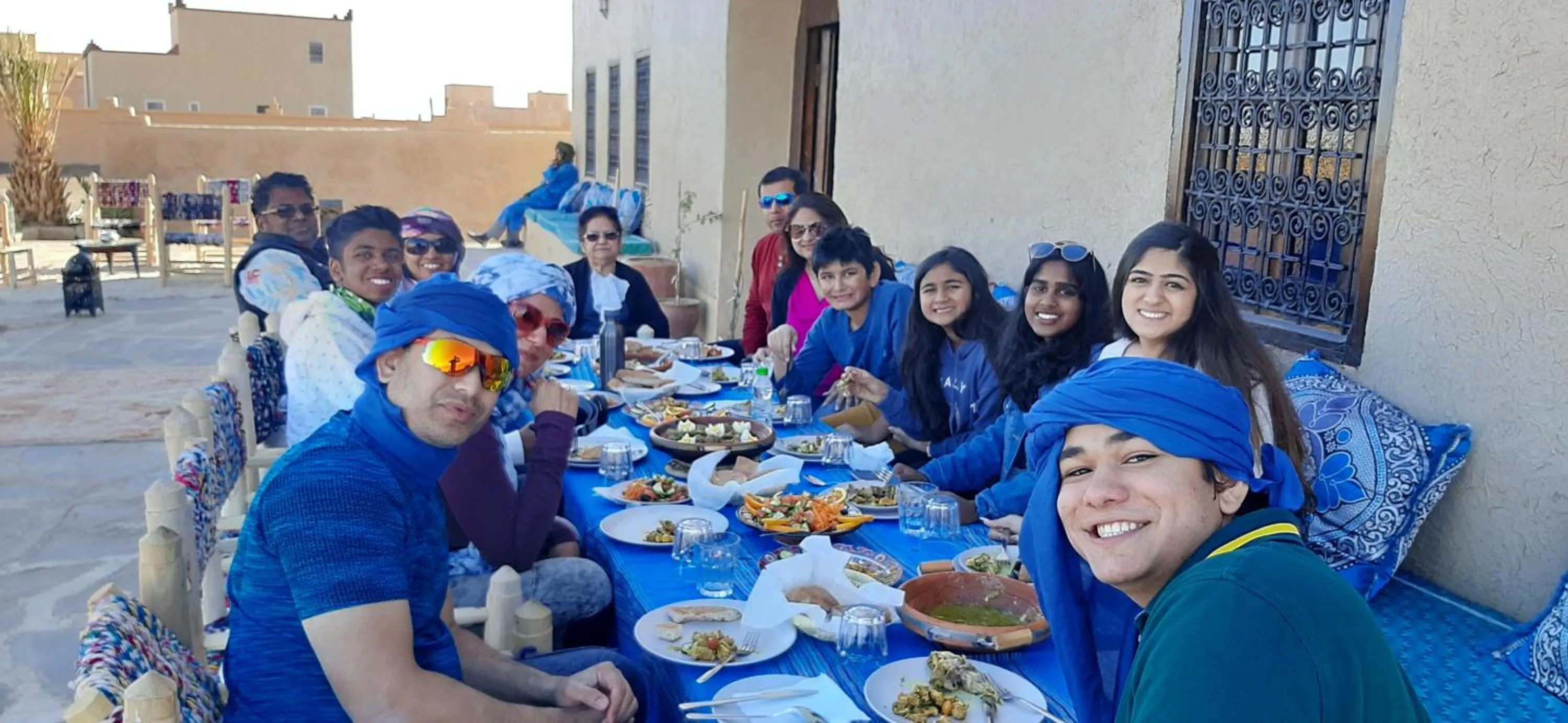 Restaurant/places to eat in Riad Caravasar