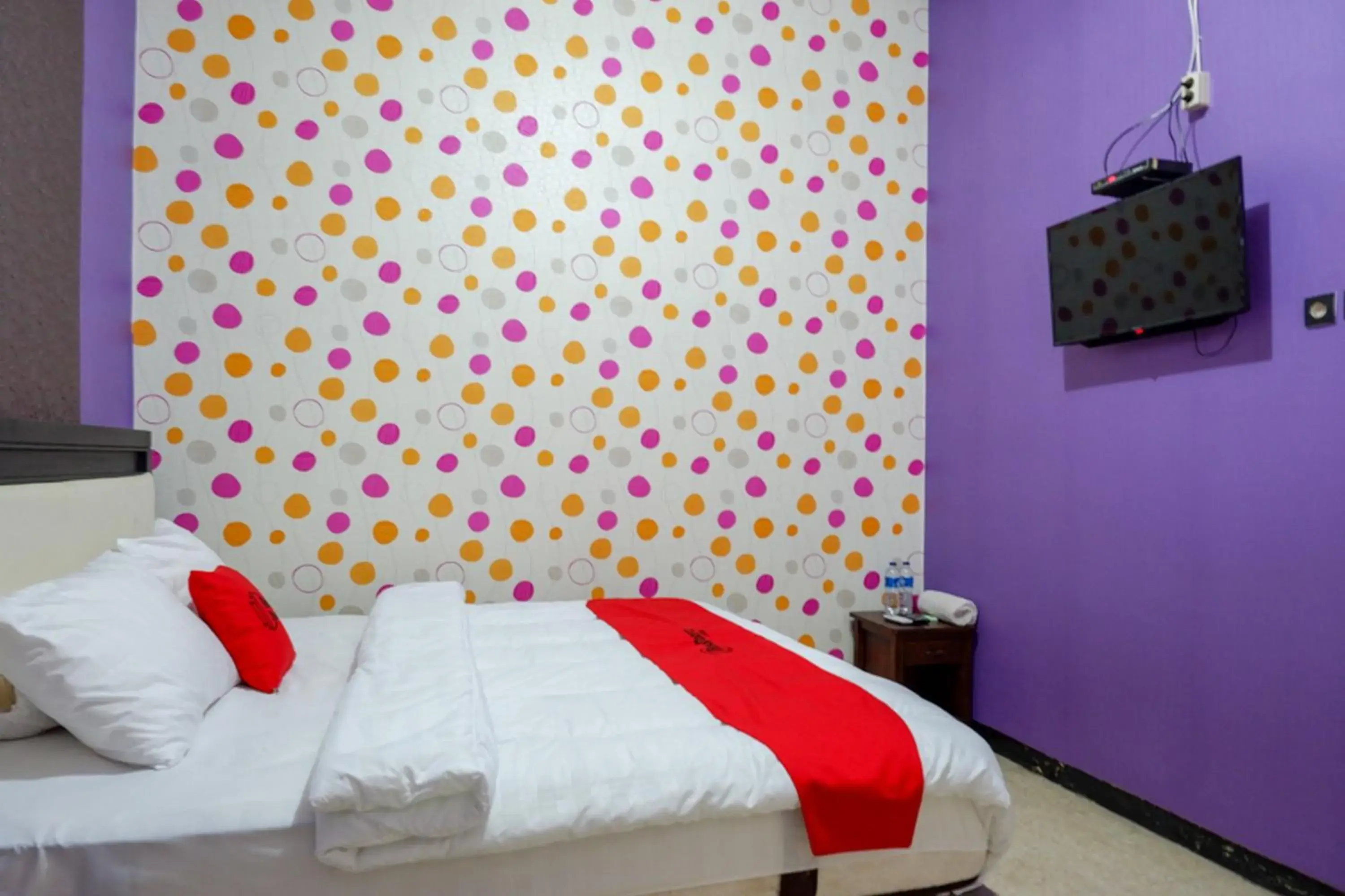 Bedroom, Bed in RedDoorz near Stasiun Kebumen Bedroom, Bed in RedDoorz near Stasiun Kebumen