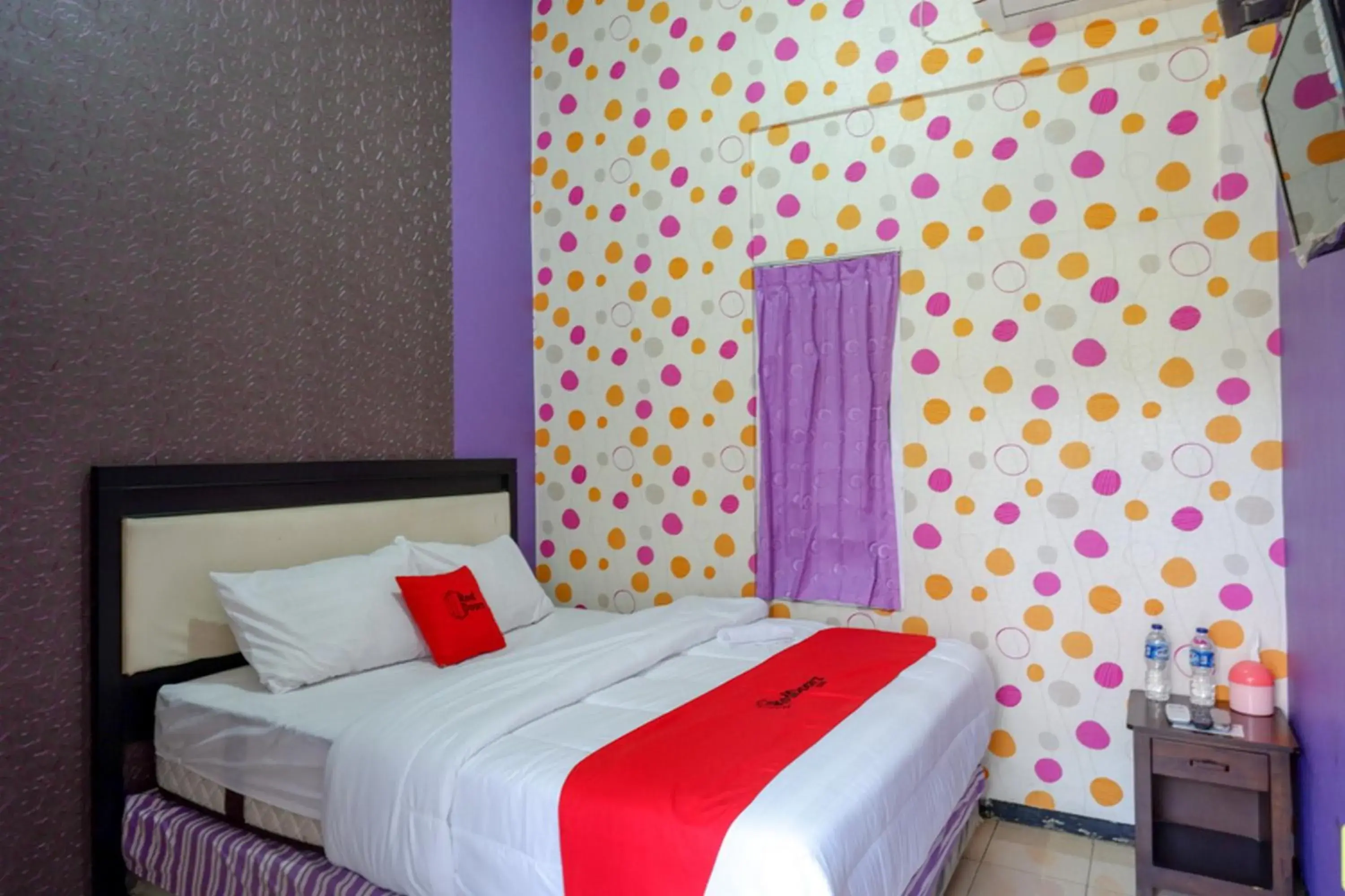 Bed in RedDoorz near Stasiun Kebumen Bed in RedDoorz near Stasiun Kebumen