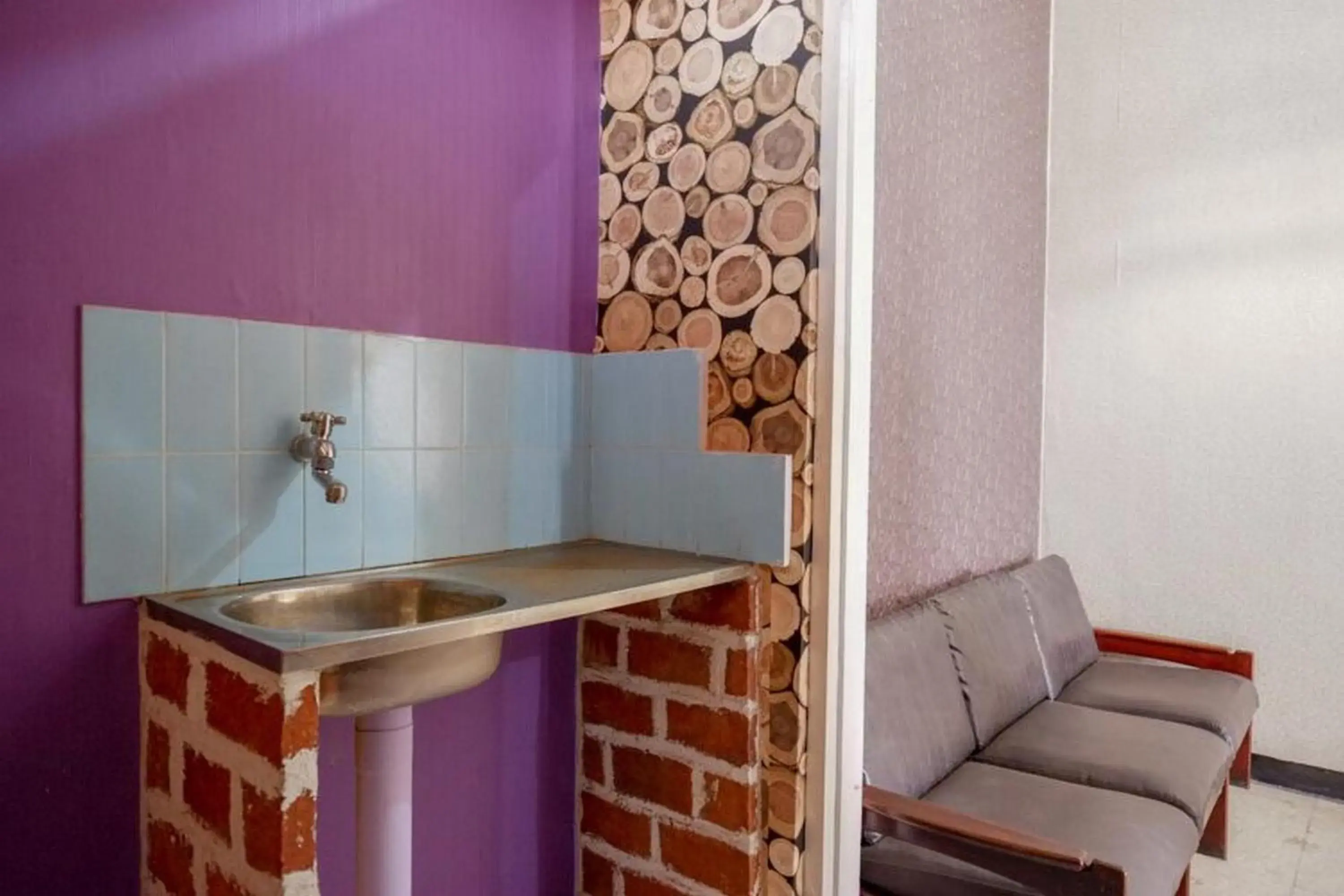 Executive Suite in RedDoorz near Stasiun Kebumen Executive Suite in RedDoorz near Stasiun Kebumen