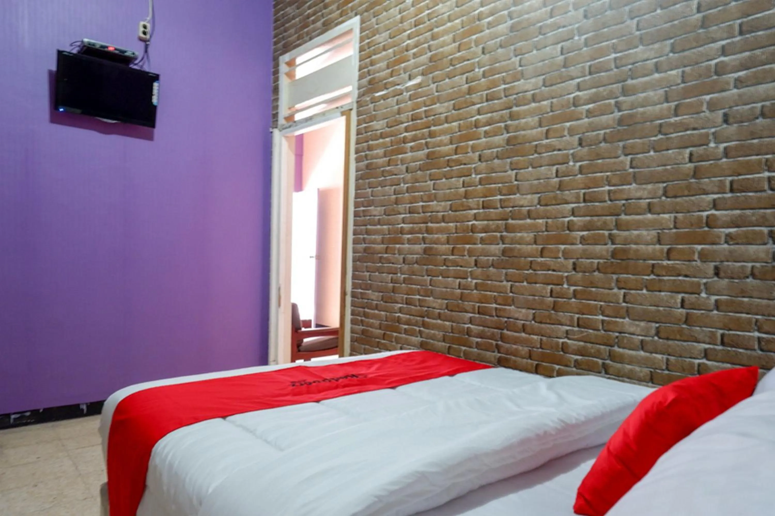 Bedroom, Bed in RedDoorz near Stasiun Kebumen