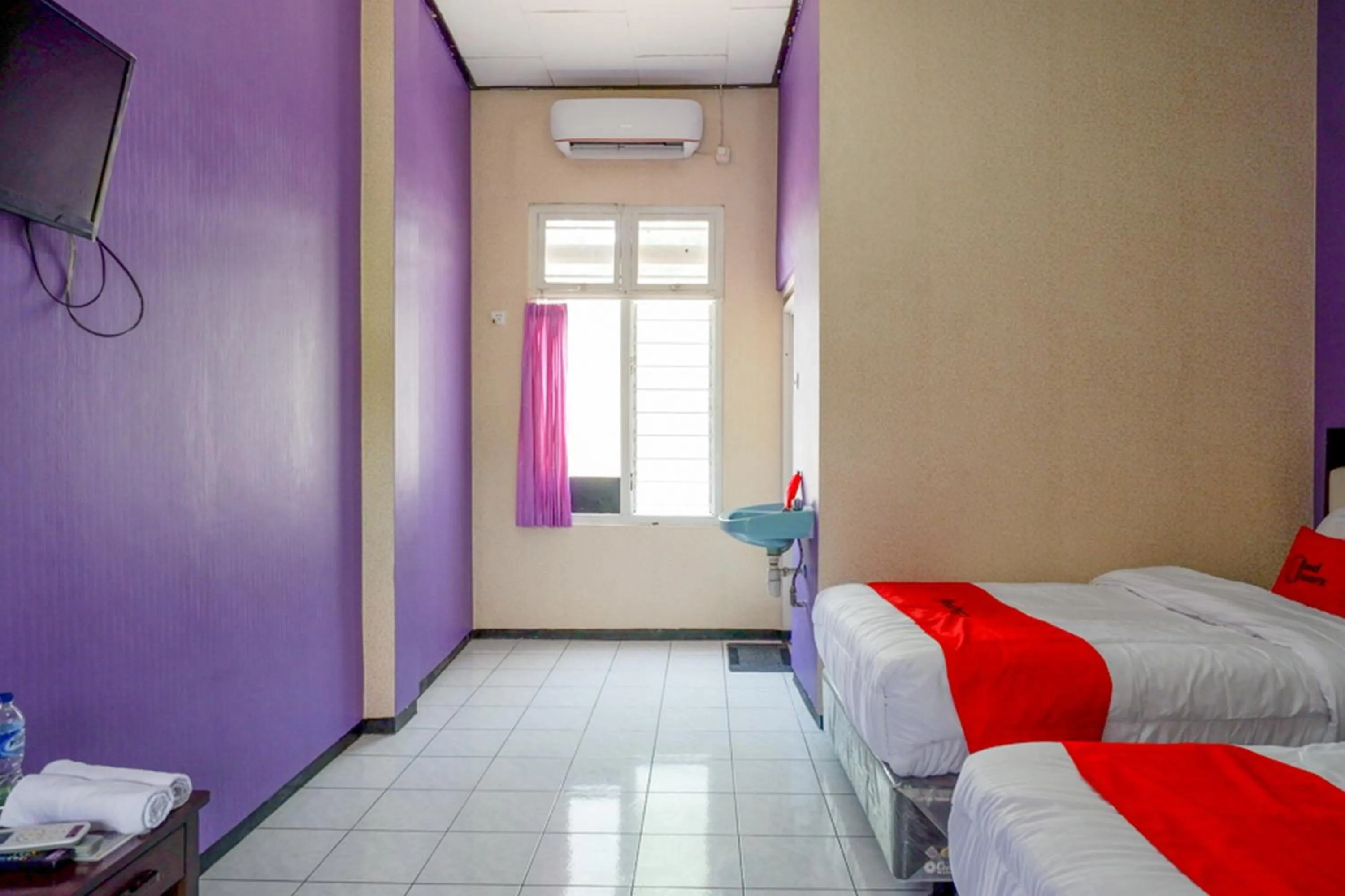 Bedroom, Bed in RedDoorz near Stasiun Kebumen