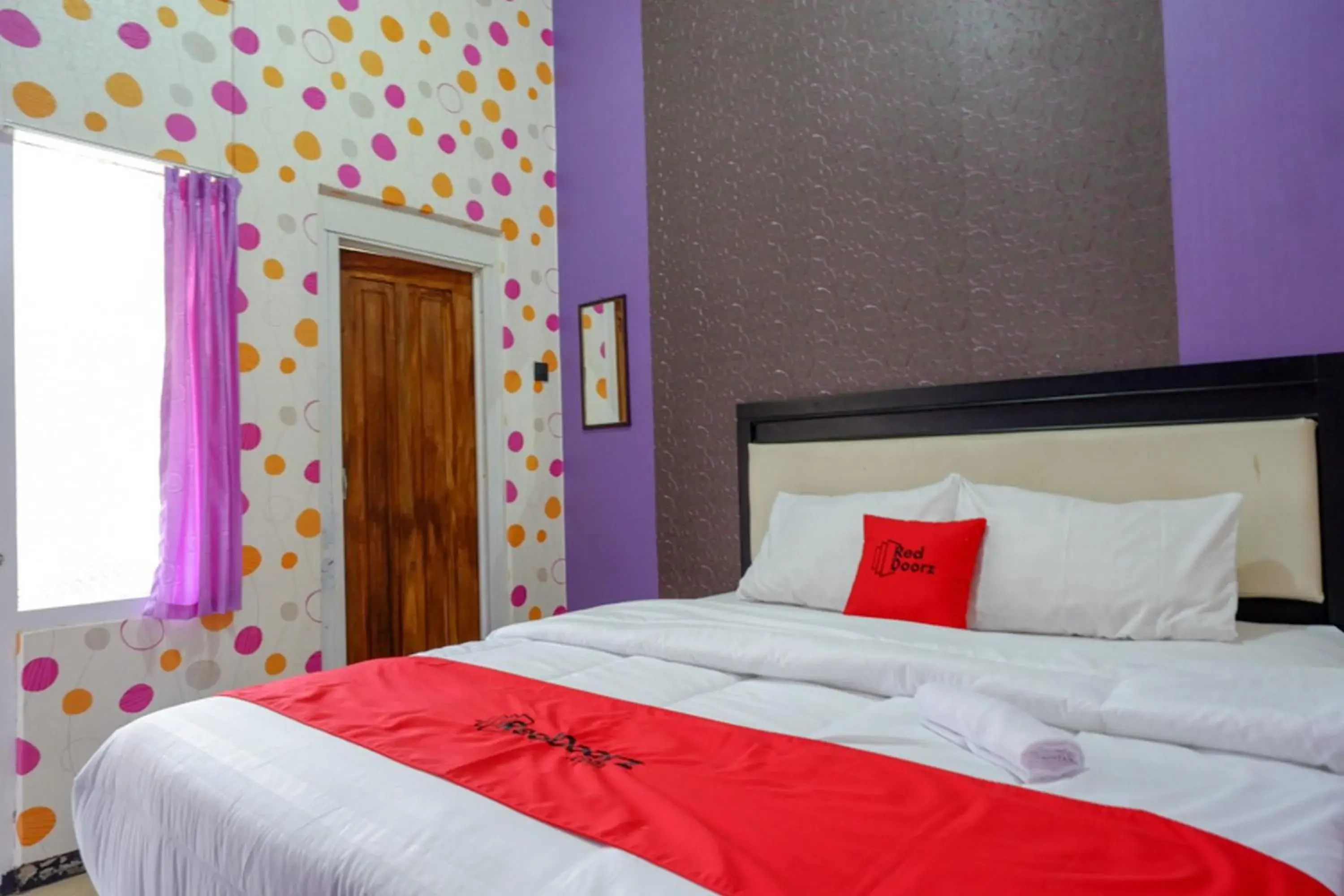 Bed in RedDoorz near Stasiun Kebumen Bed in RedDoorz near Stasiun Kebumen