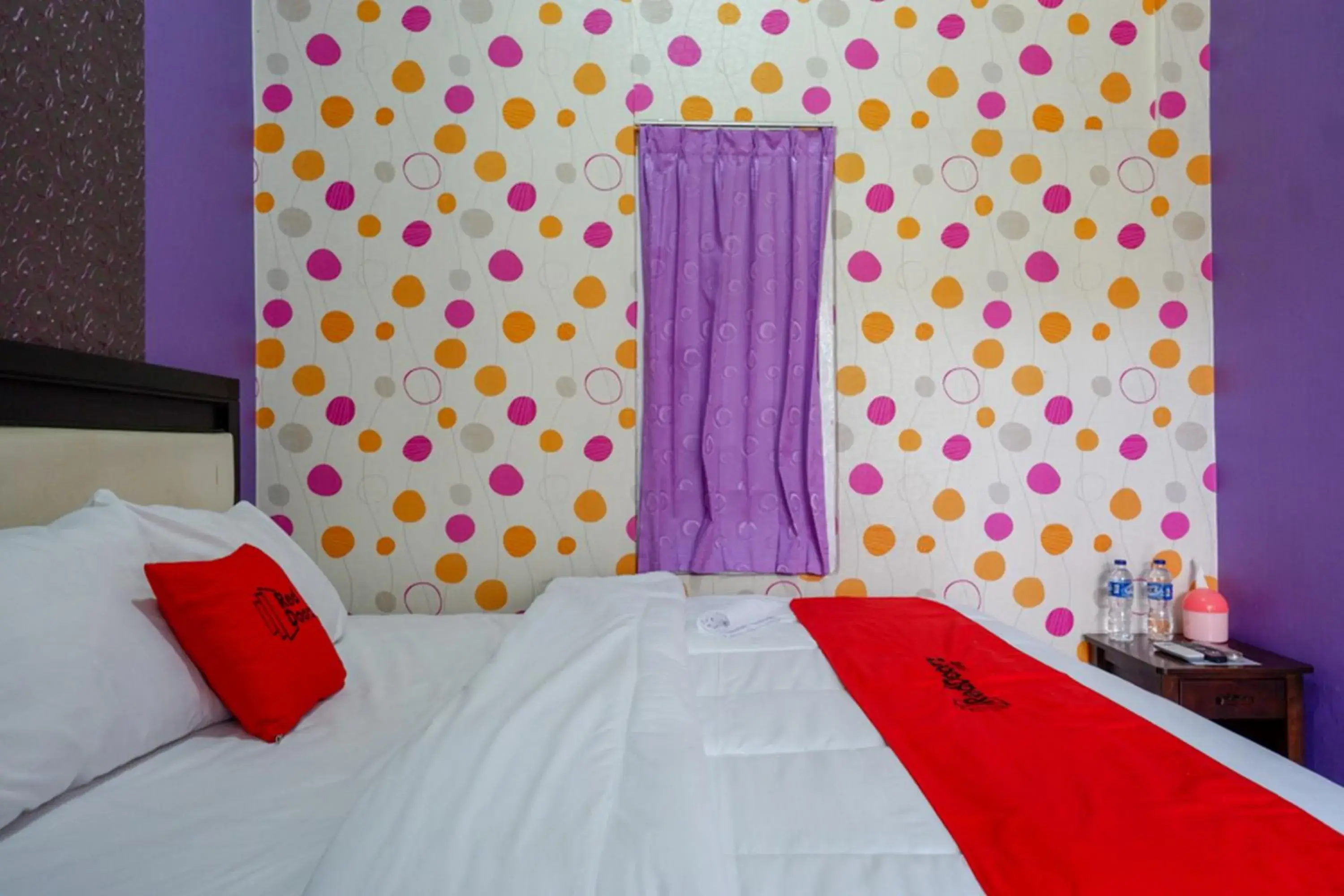 Bed in RedDoorz near Stasiun Kebumen Bed in RedDoorz near Stasiun Kebumen