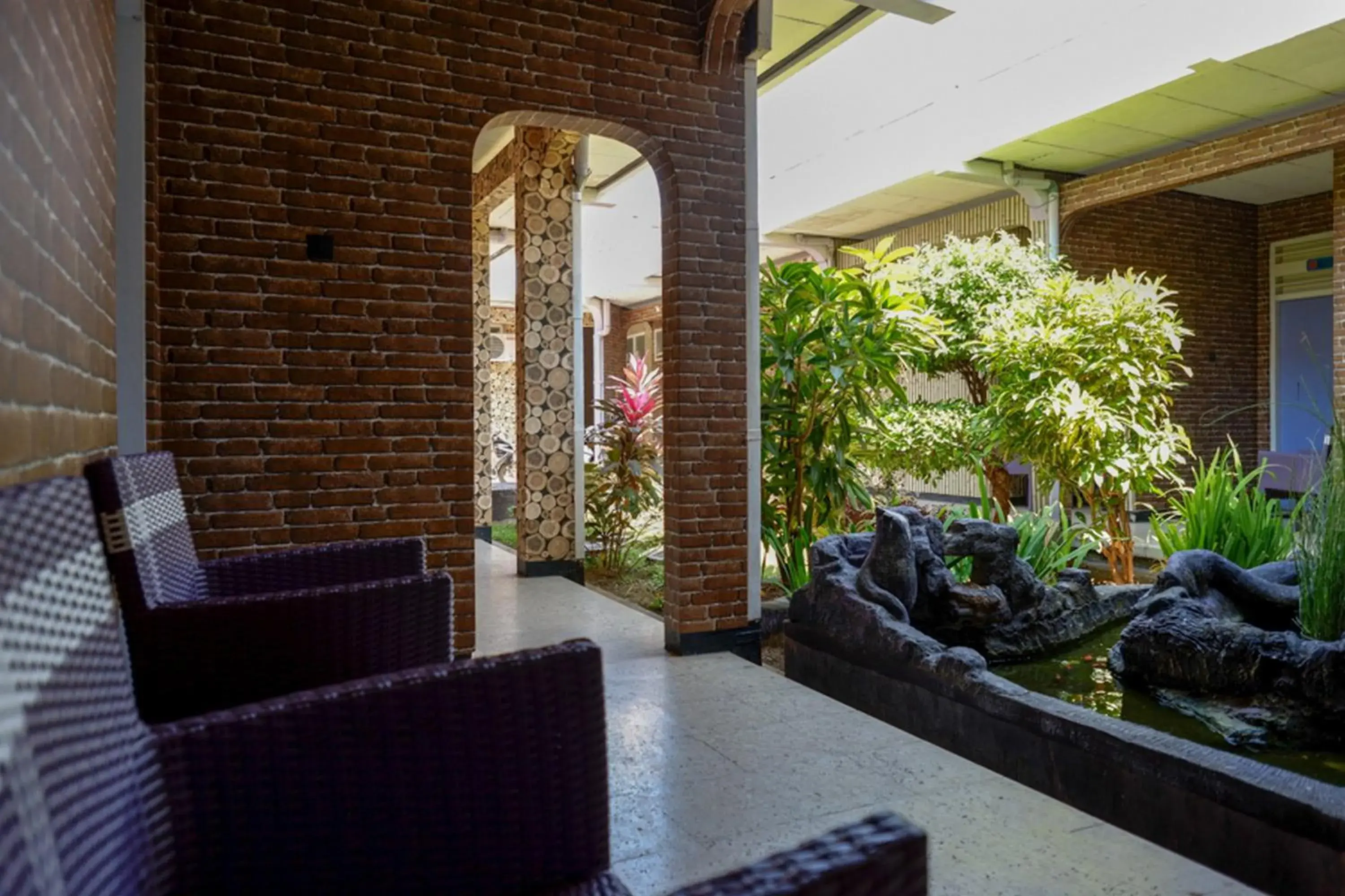 Garden view in RedDoorz near Stasiun Kebumen Garden view in RedDoorz near Stasiun Kebumen
