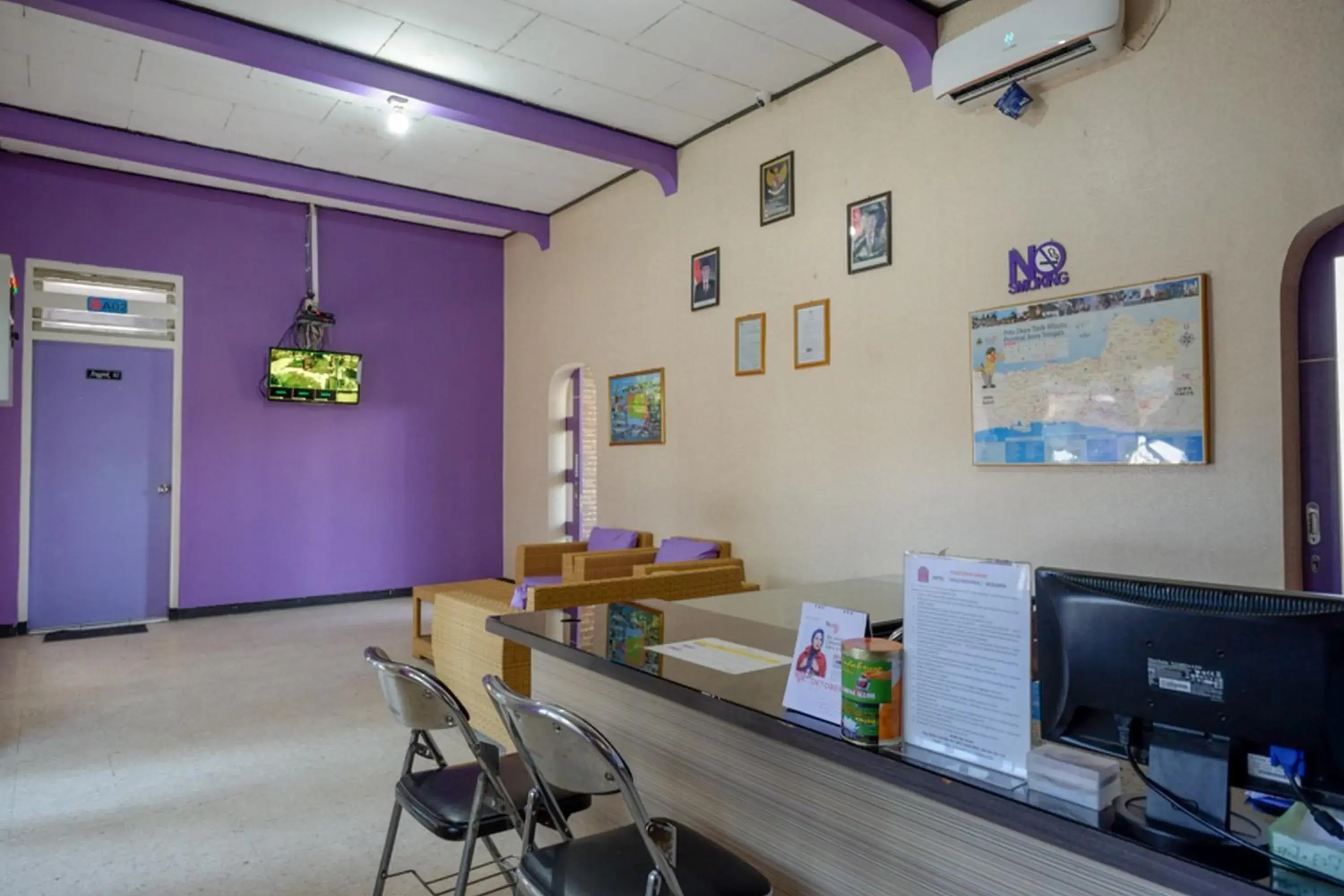 Lobby or reception in RedDoorz near Stasiun Kebumen Lobby or reception in RedDoorz near Stasiun Kebumen