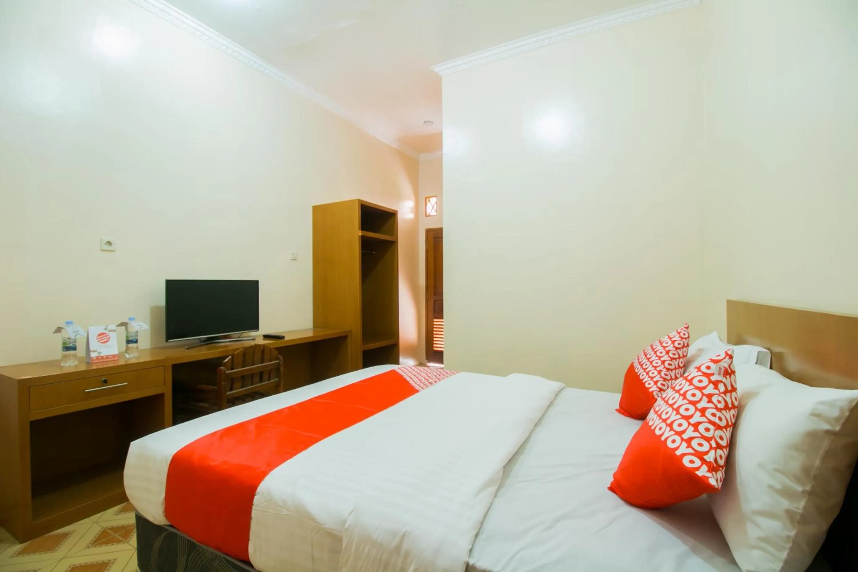 Bedroom, Bed in Hotel O Edotel Smkn 1 Pacet Syariah