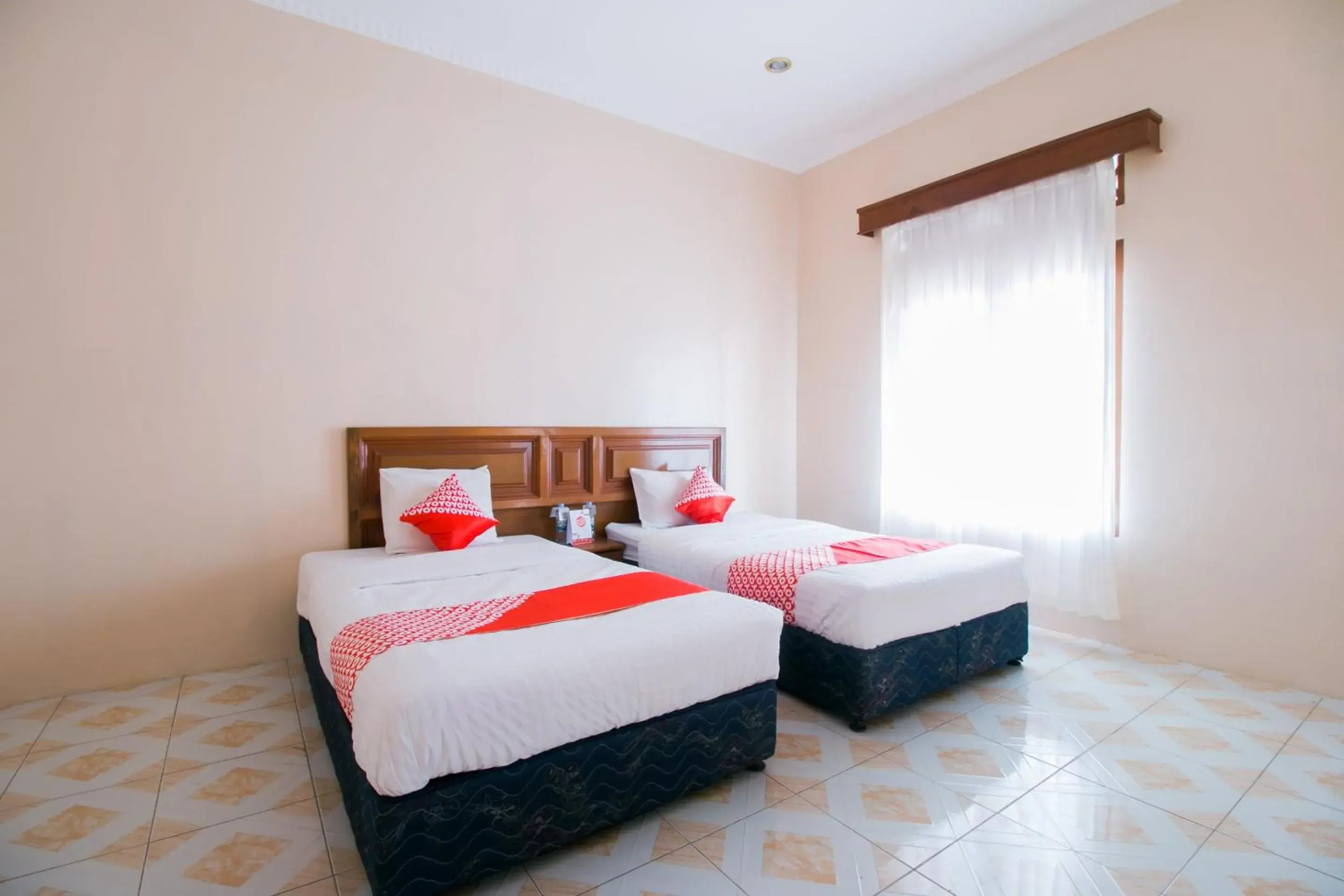 Delxue Twin Room in Hotel O Edotel Smkn 1 Pacet Syariah Delxue Twin Room in Hotel O Edotel Smkn 1 Pacet Syariah