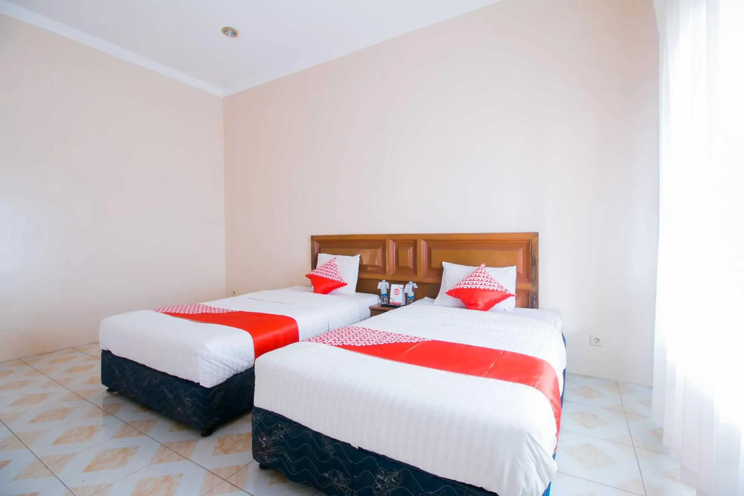 Delxue Twin Room in Hotel O Edotel Smkn 1 Pacet Syariah Delxue Twin Room in Hotel O Edotel Smkn 1 Pacet Syariah