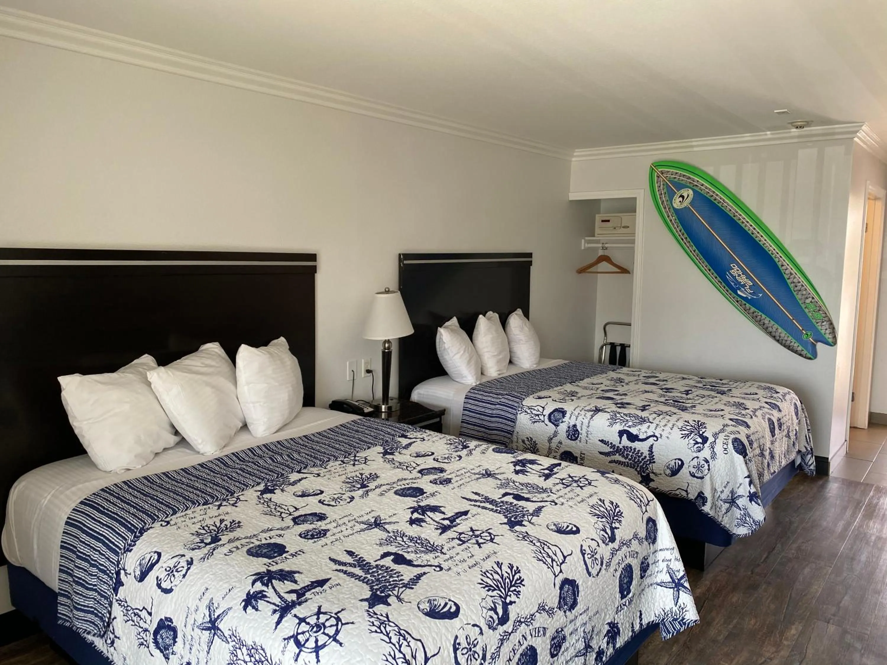Bed in Ocean Surf Inn & Suites