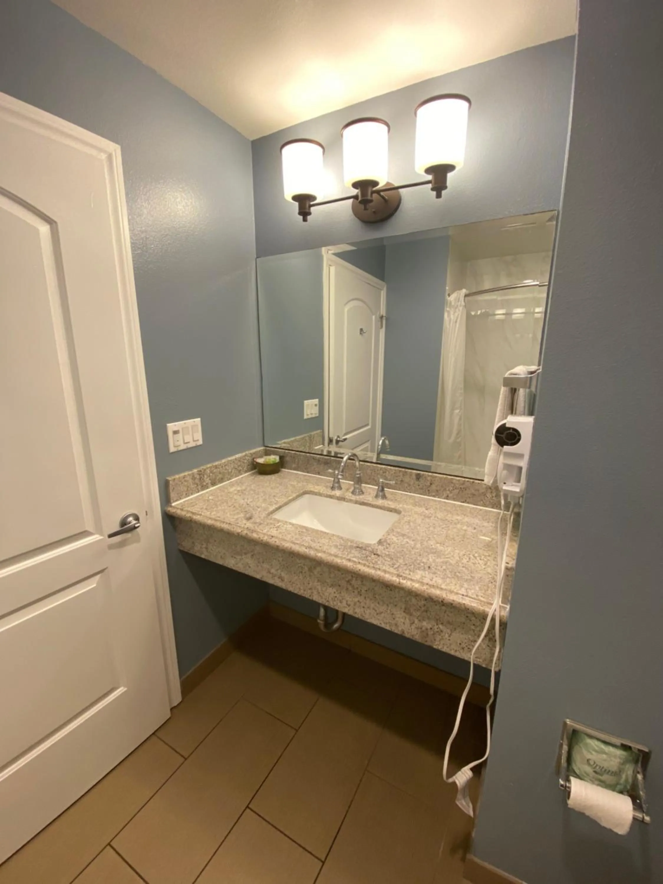 Bathroom in Ocean Surf Inn & Suites