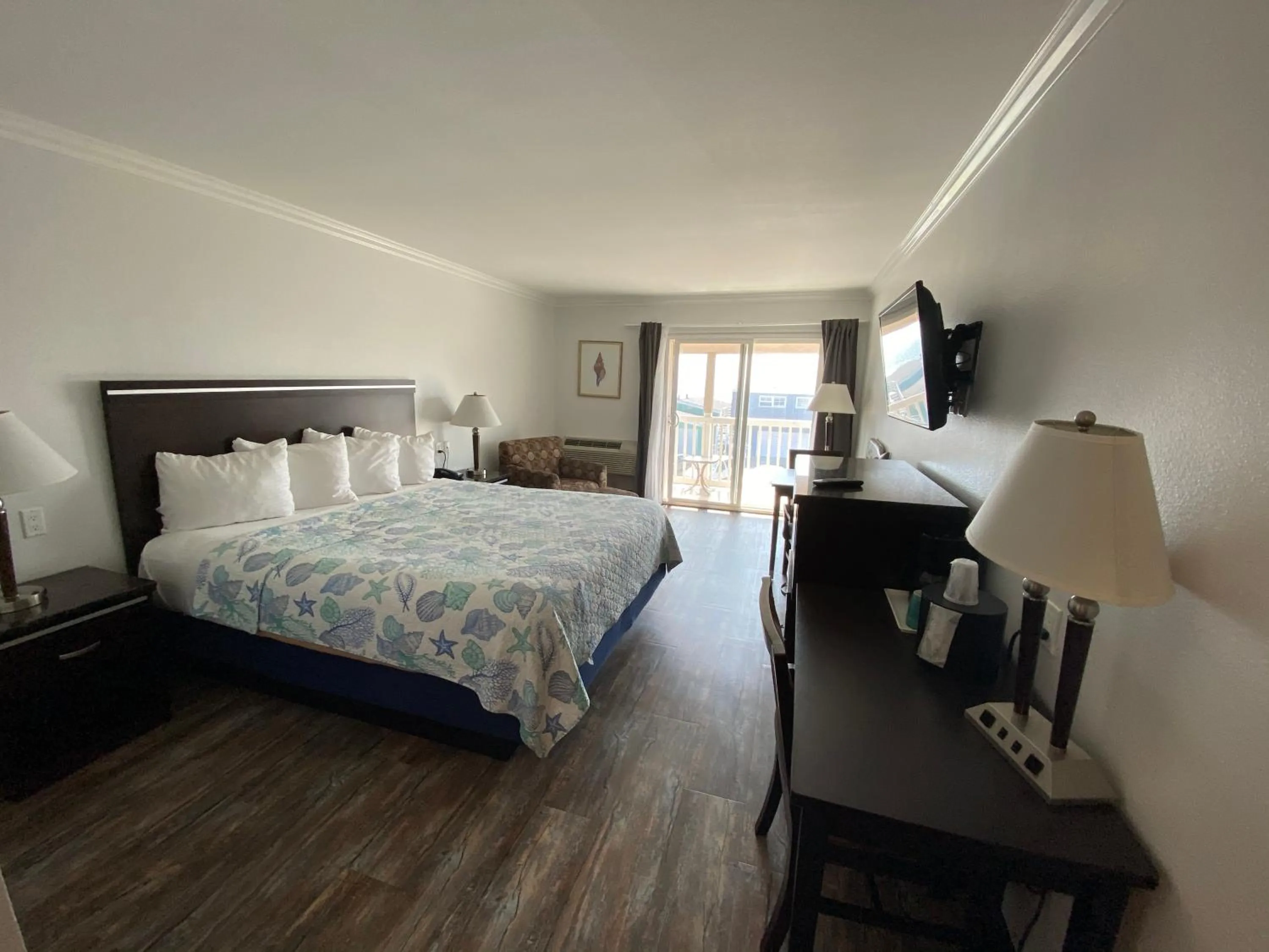 Photo of the whole room, Bed in Ocean Surf Inn & Suites