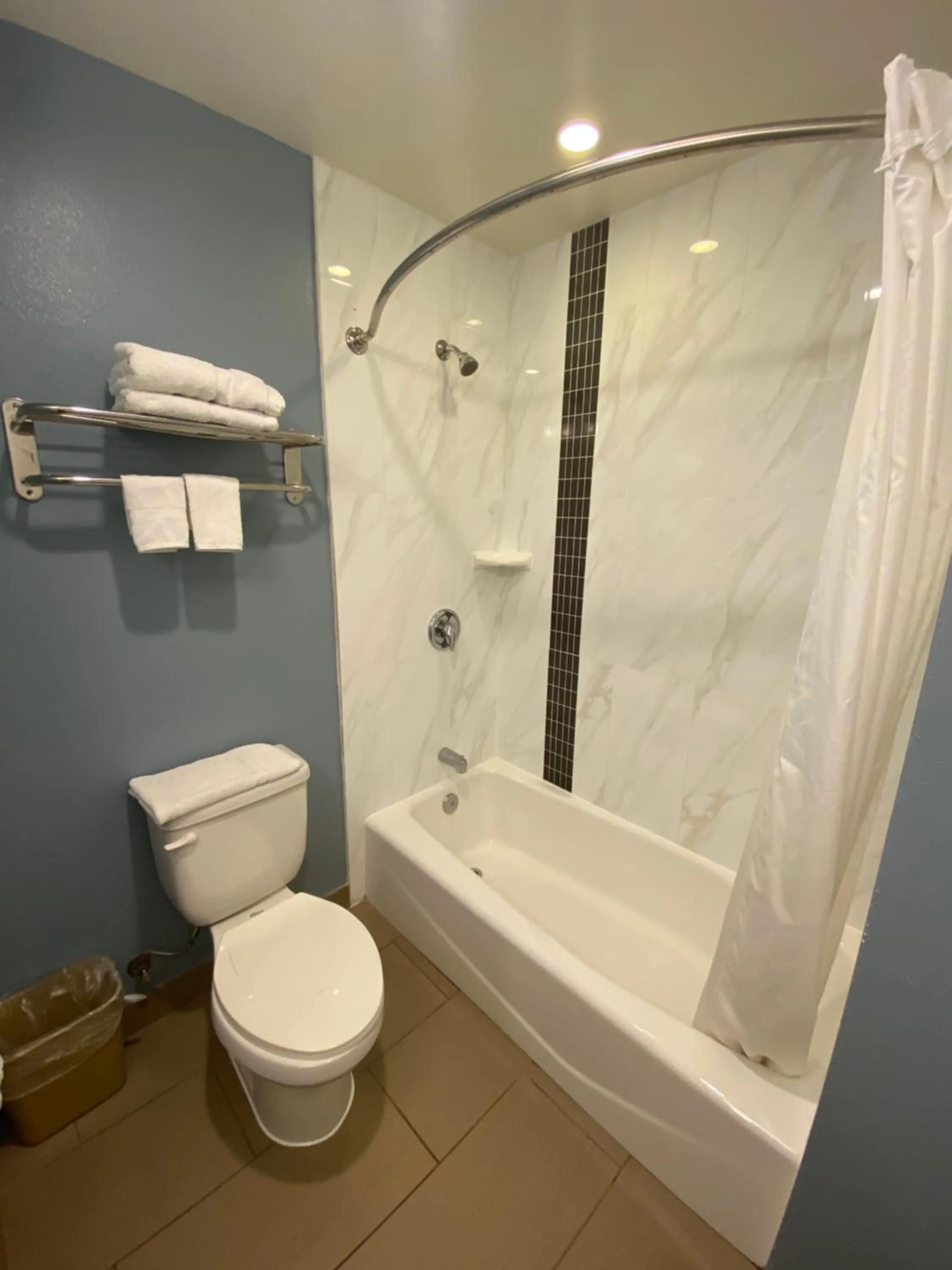 Bathroom in Ocean Surf Inn & Suites