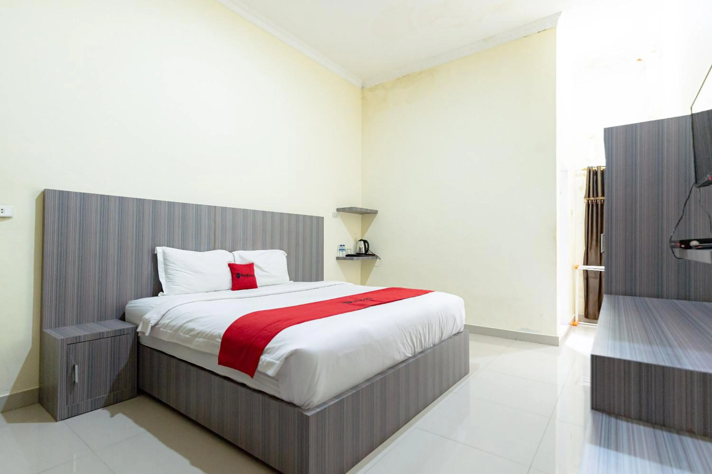 Bedroom, Bed in RedDoorz At Pariban Homestay Parbaba